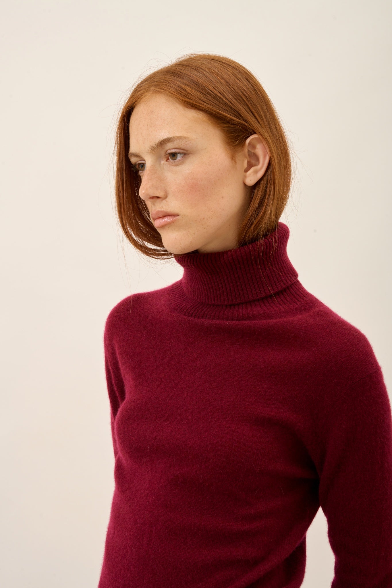 LEXIE pull col roulé bordeaux