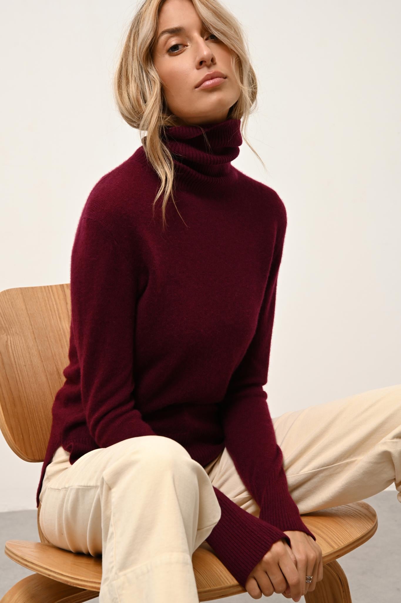 LEXIE pull col roulé bordeaux