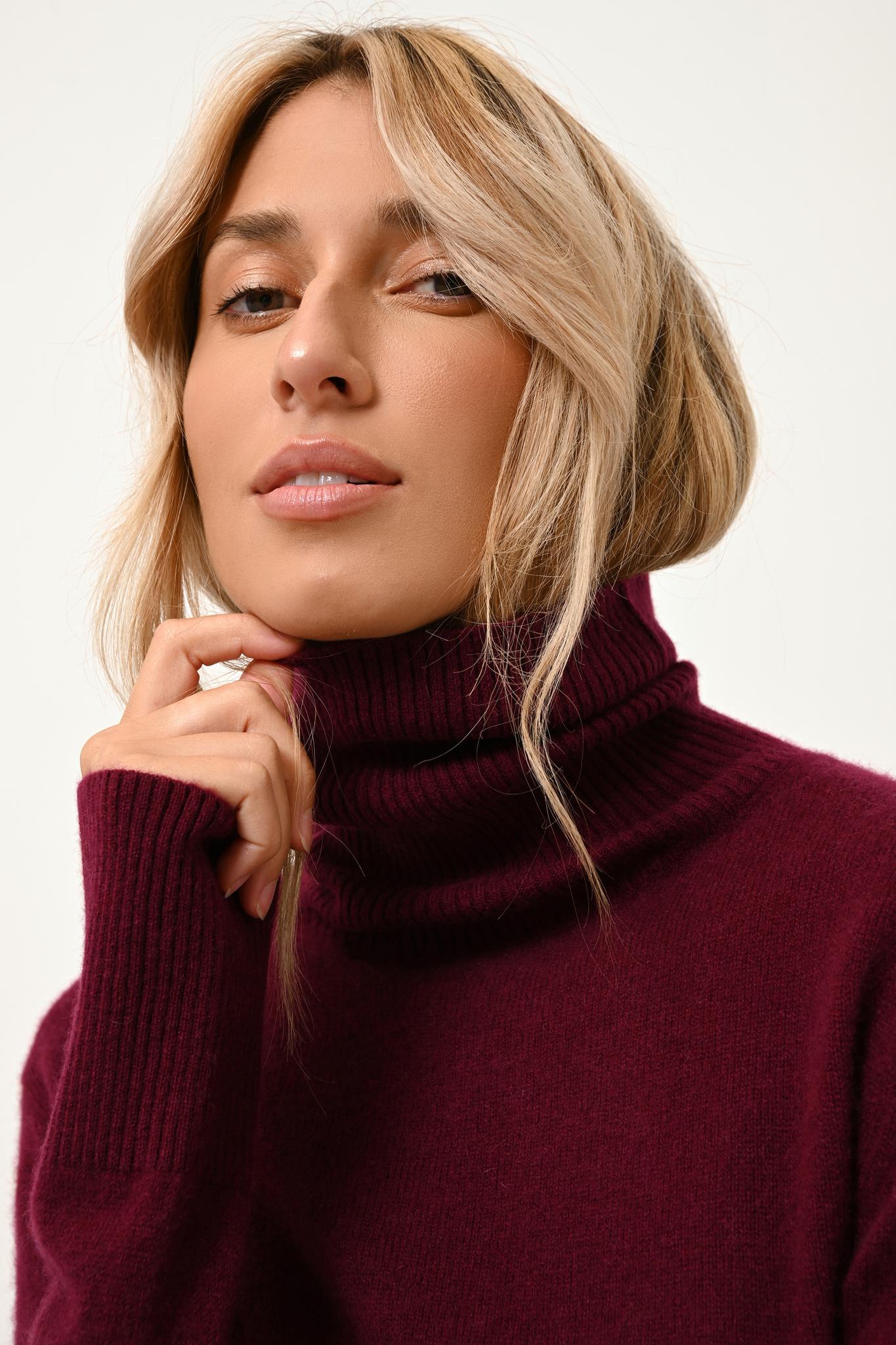 LEXIE pull col roulé bordeaux