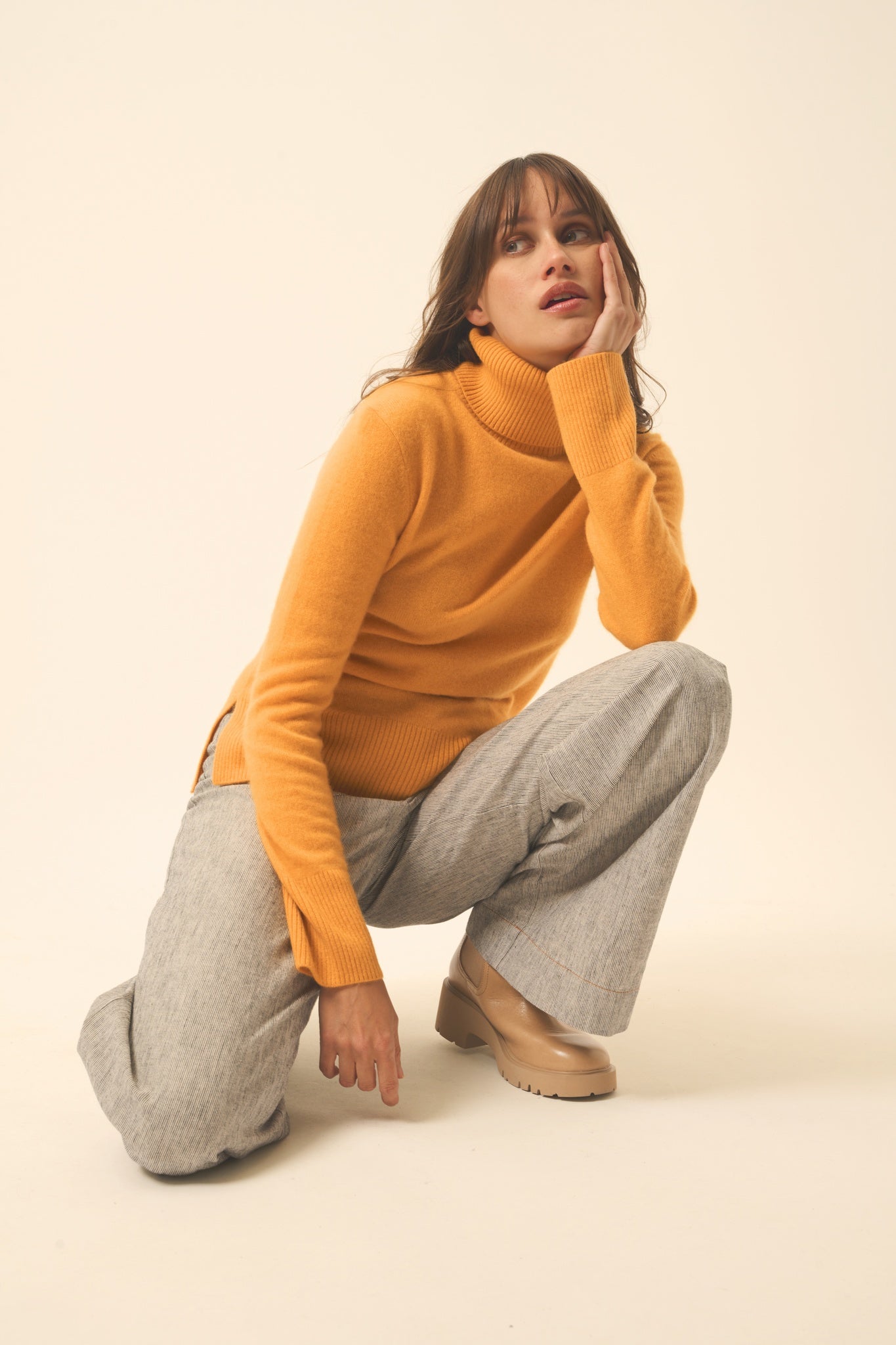 LEXIE pull col roulé curcuma