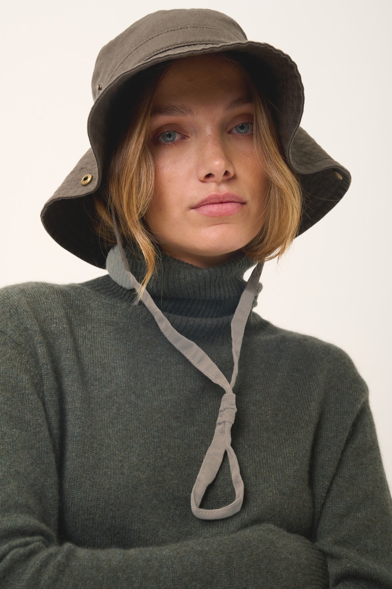 LEXIE pull col roulé kaki chiné