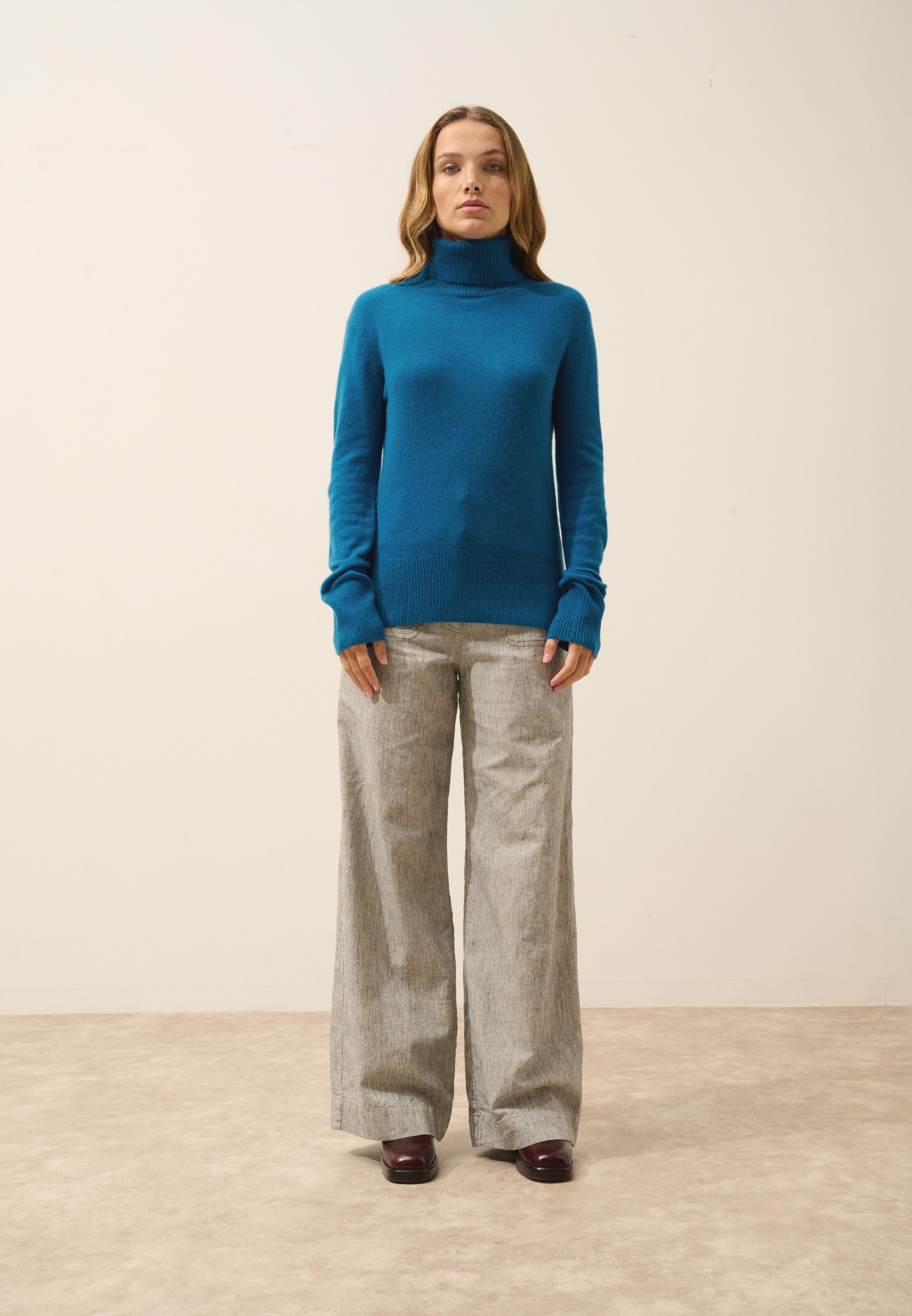 LEXIE pull col roulé paon