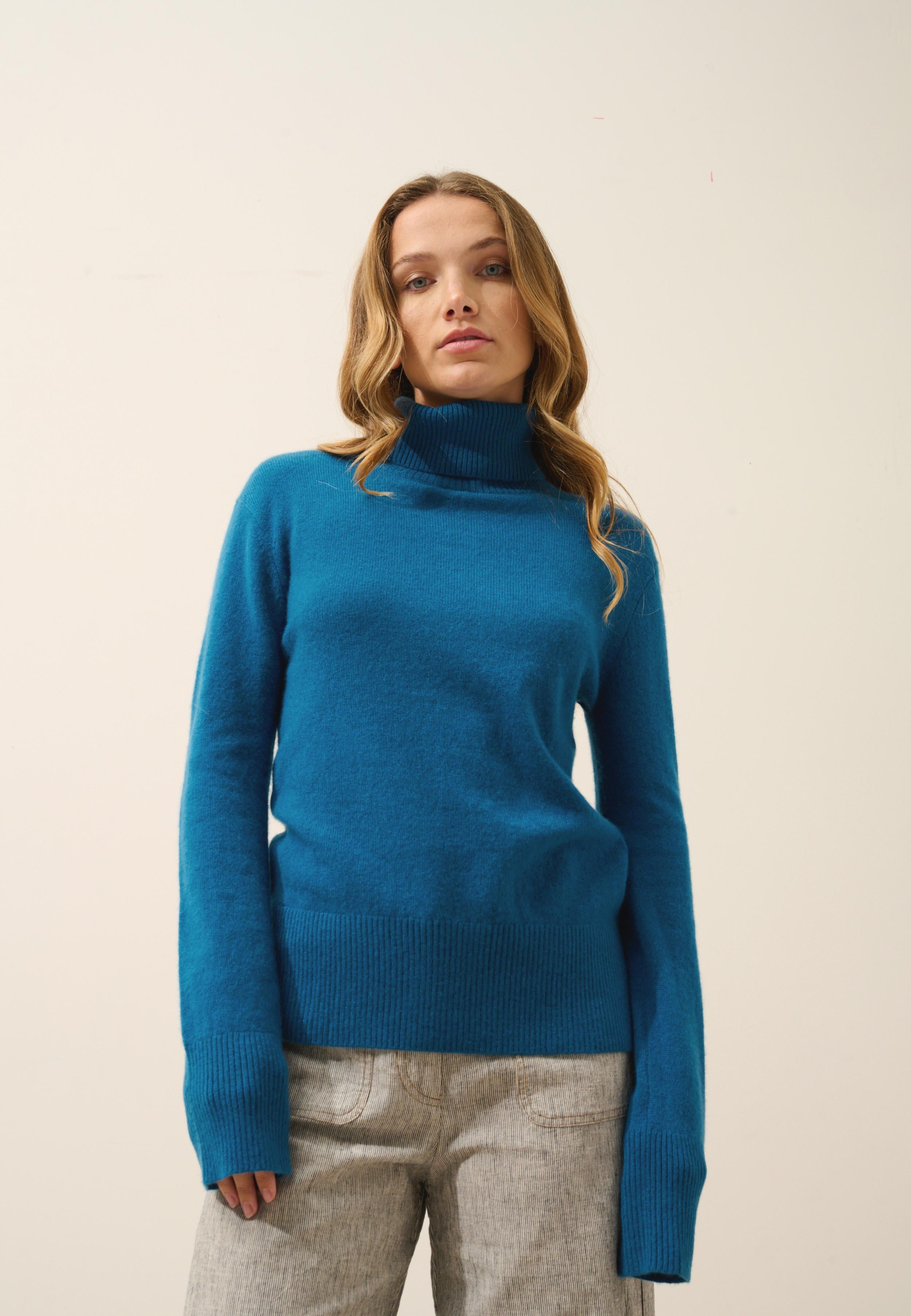 LEXIE pull col roulé paon