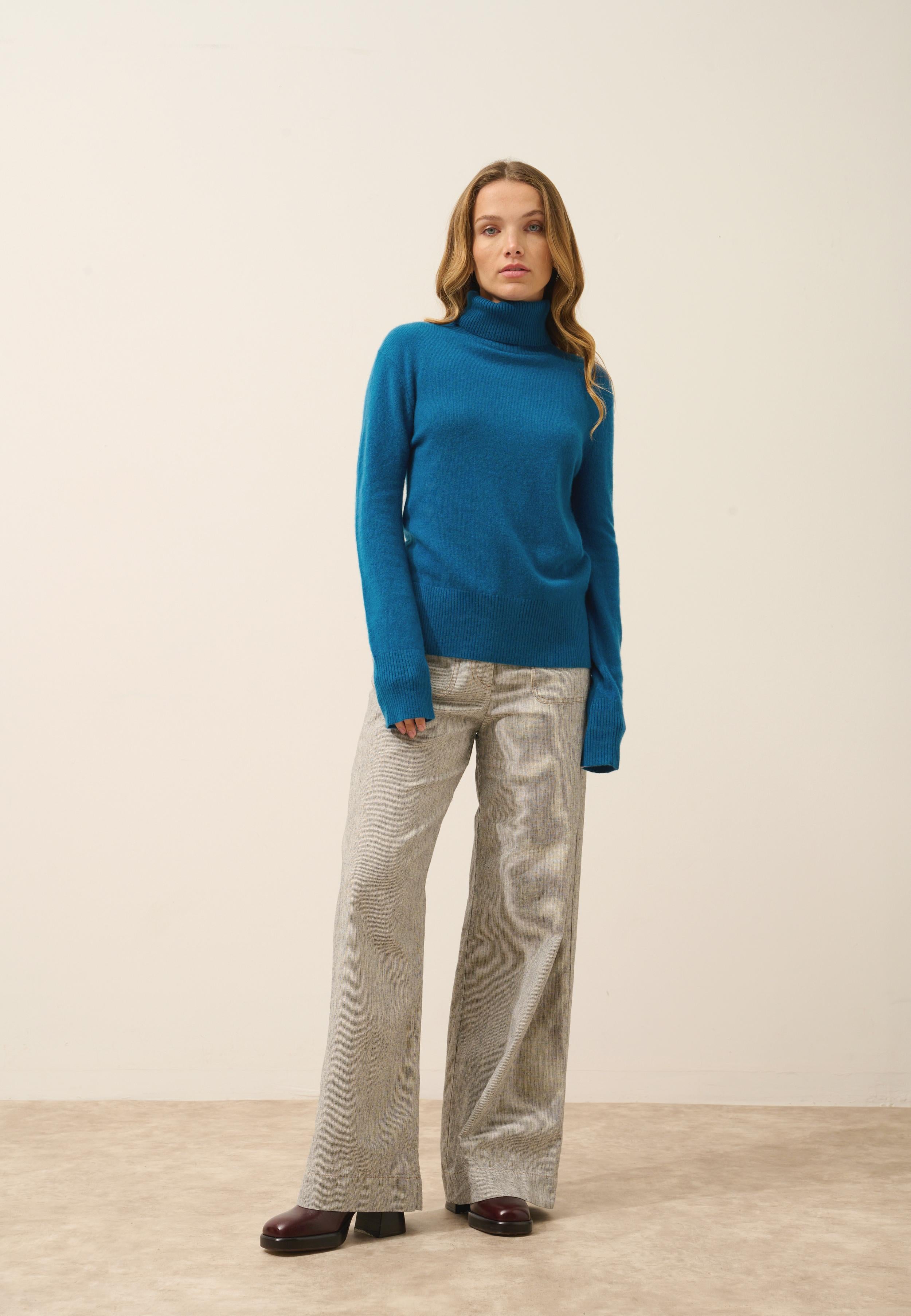 LEXIE pull col roulé paon
