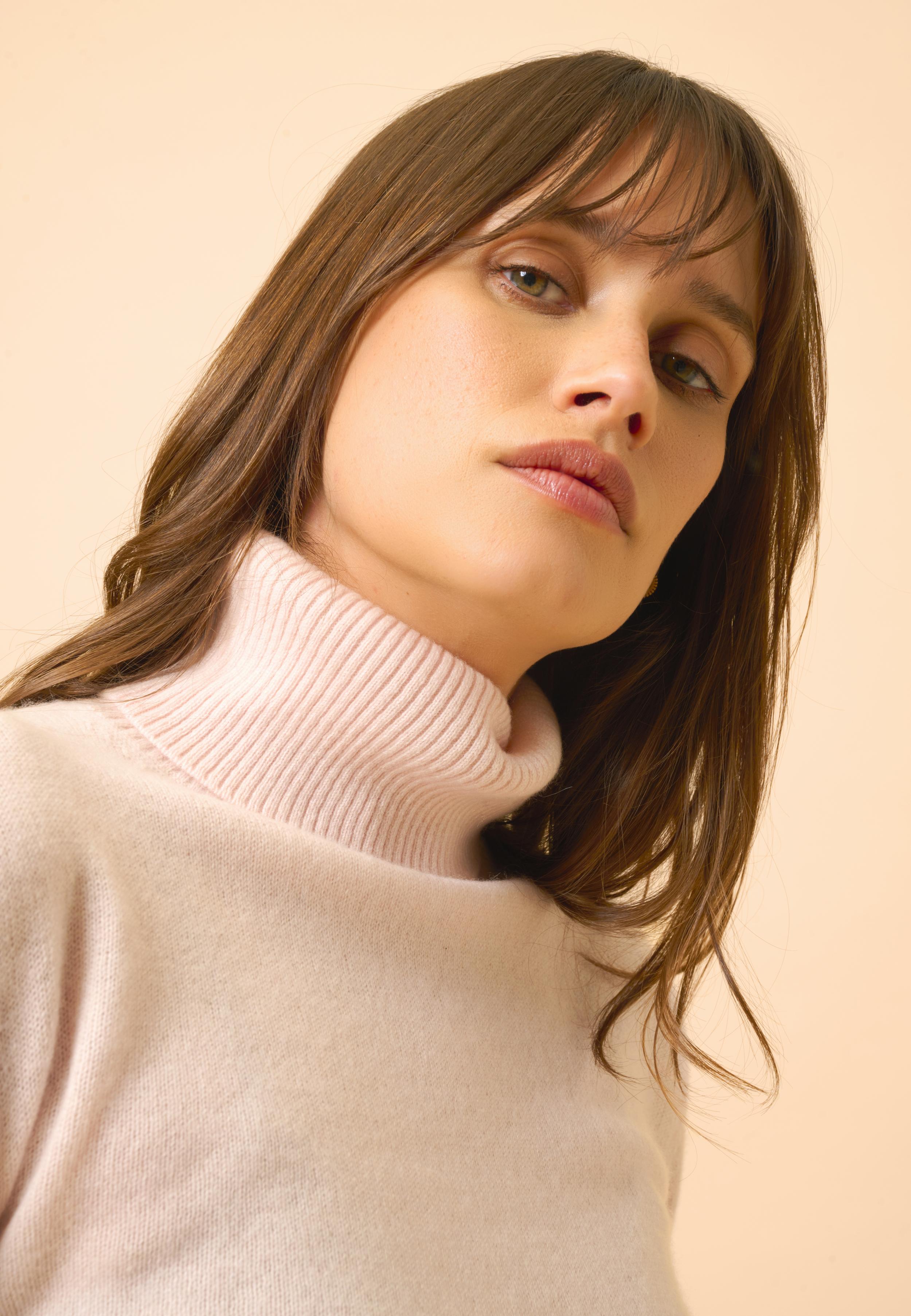 LEXIE pull col roulé poudre