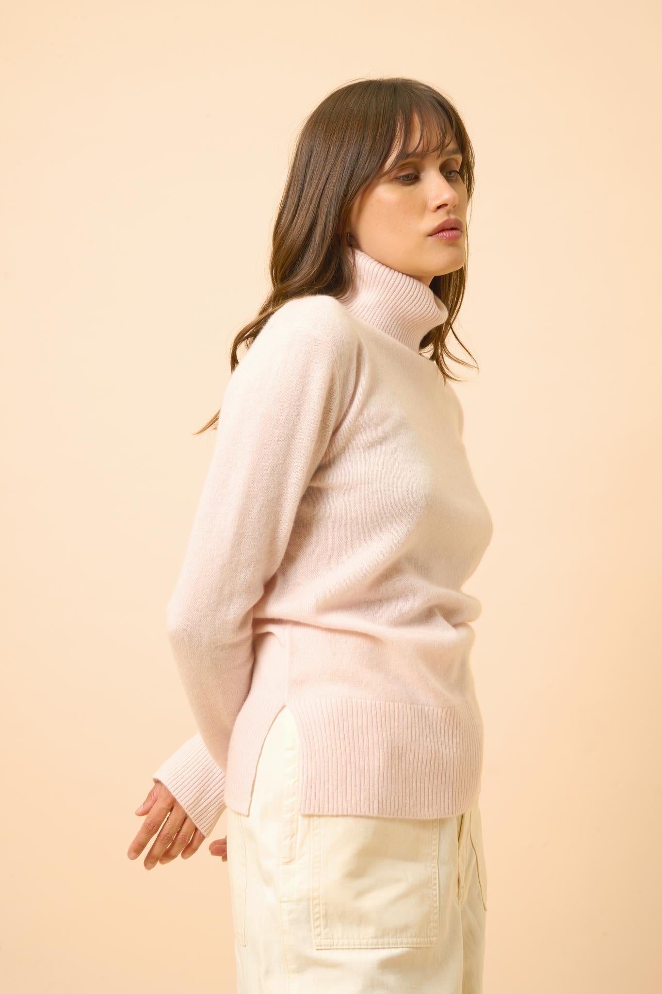 LEXIE pull col roulé poudre