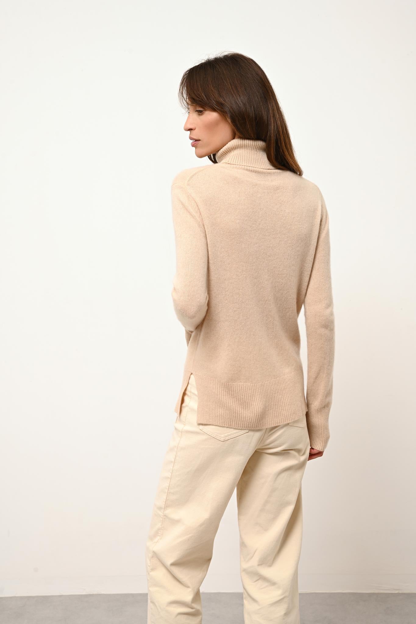 LEXIE pull col roulé sable