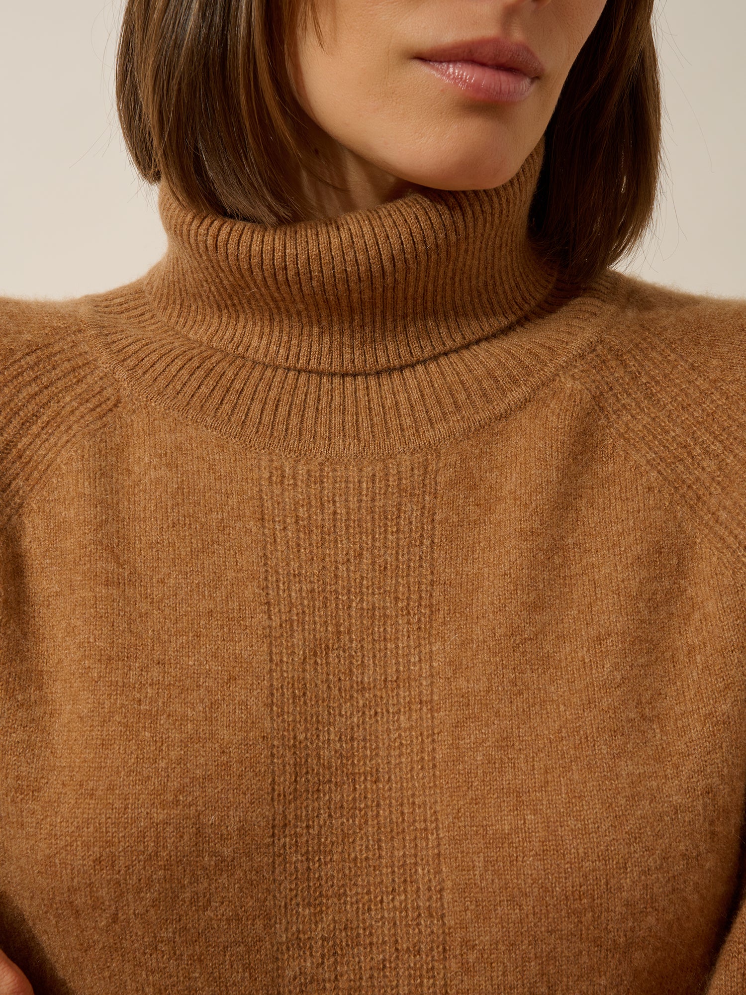 LILLY pull col roulé noisette