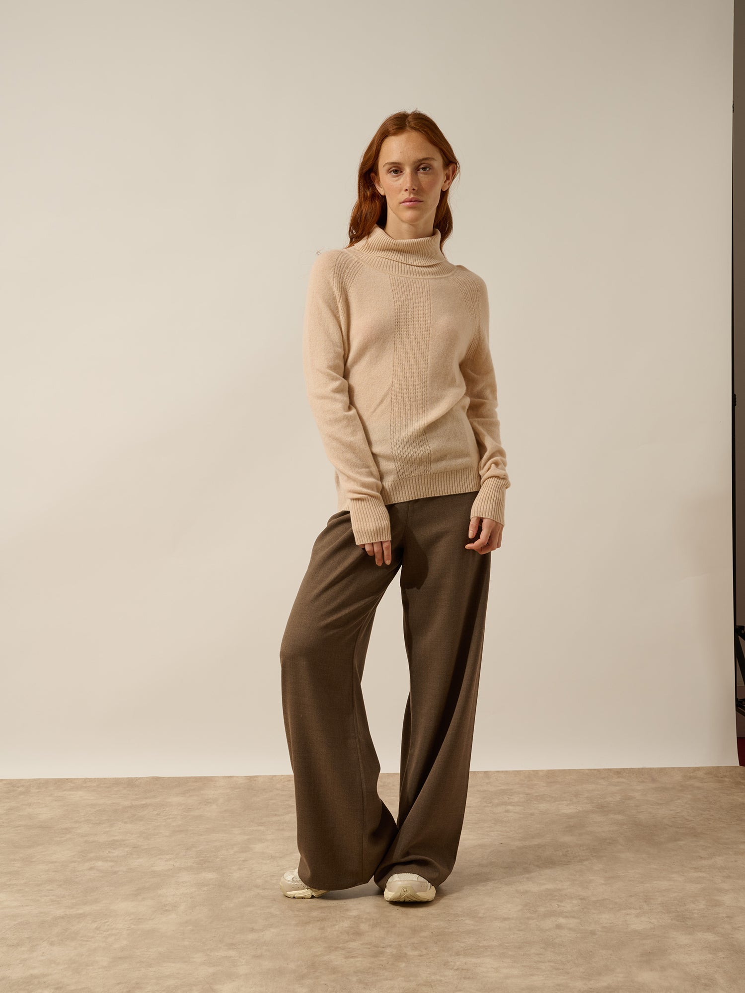 LILLY pull col roulé sable