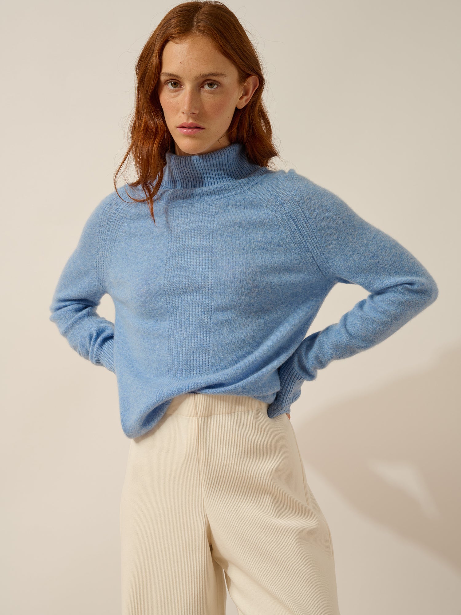 LILLY pull col roulé sky
