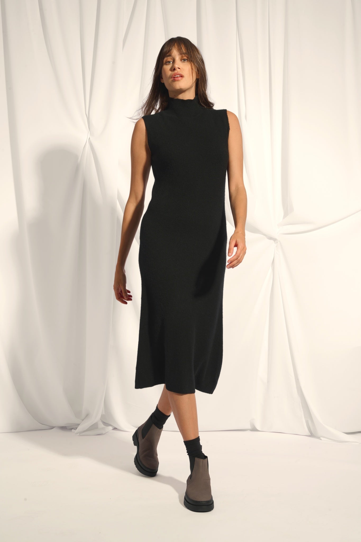 LOLA robe col montant noir