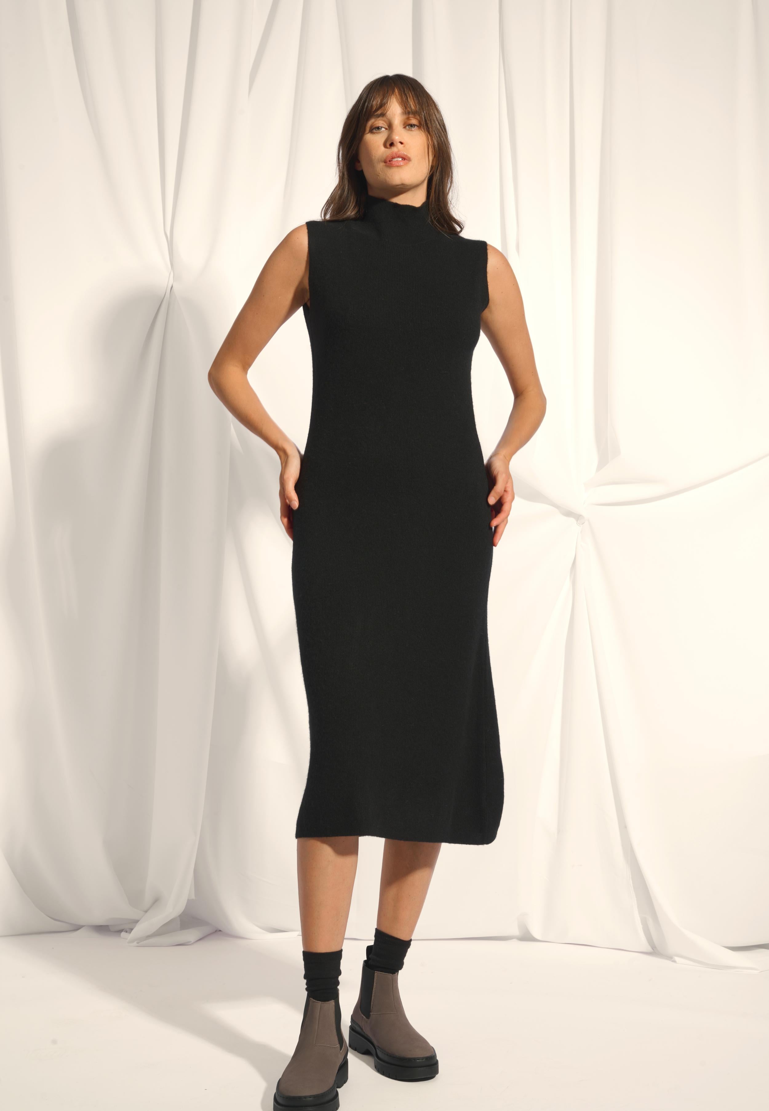 LOLA robe col montant noir