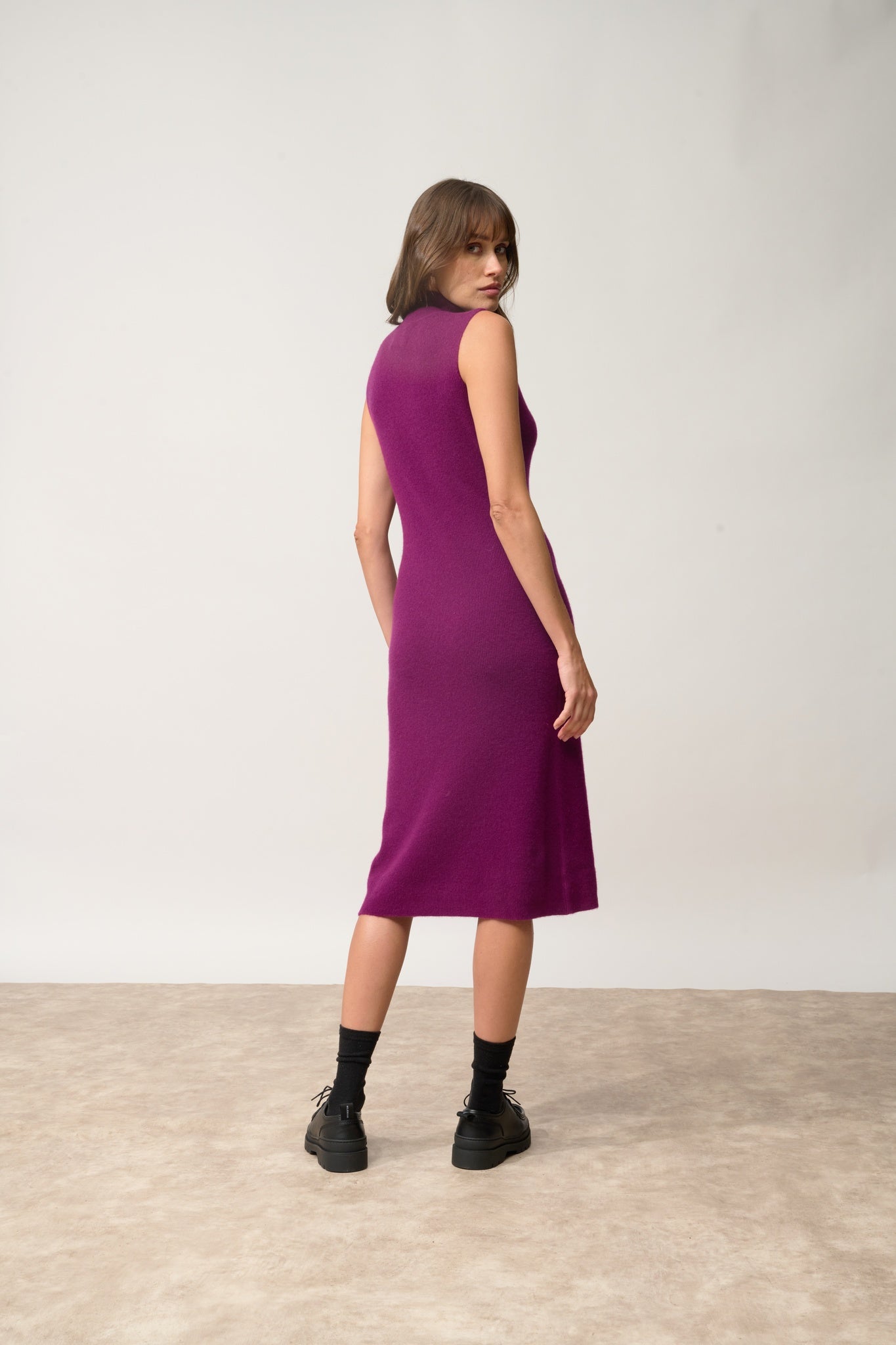 LOLA robe col montant prune