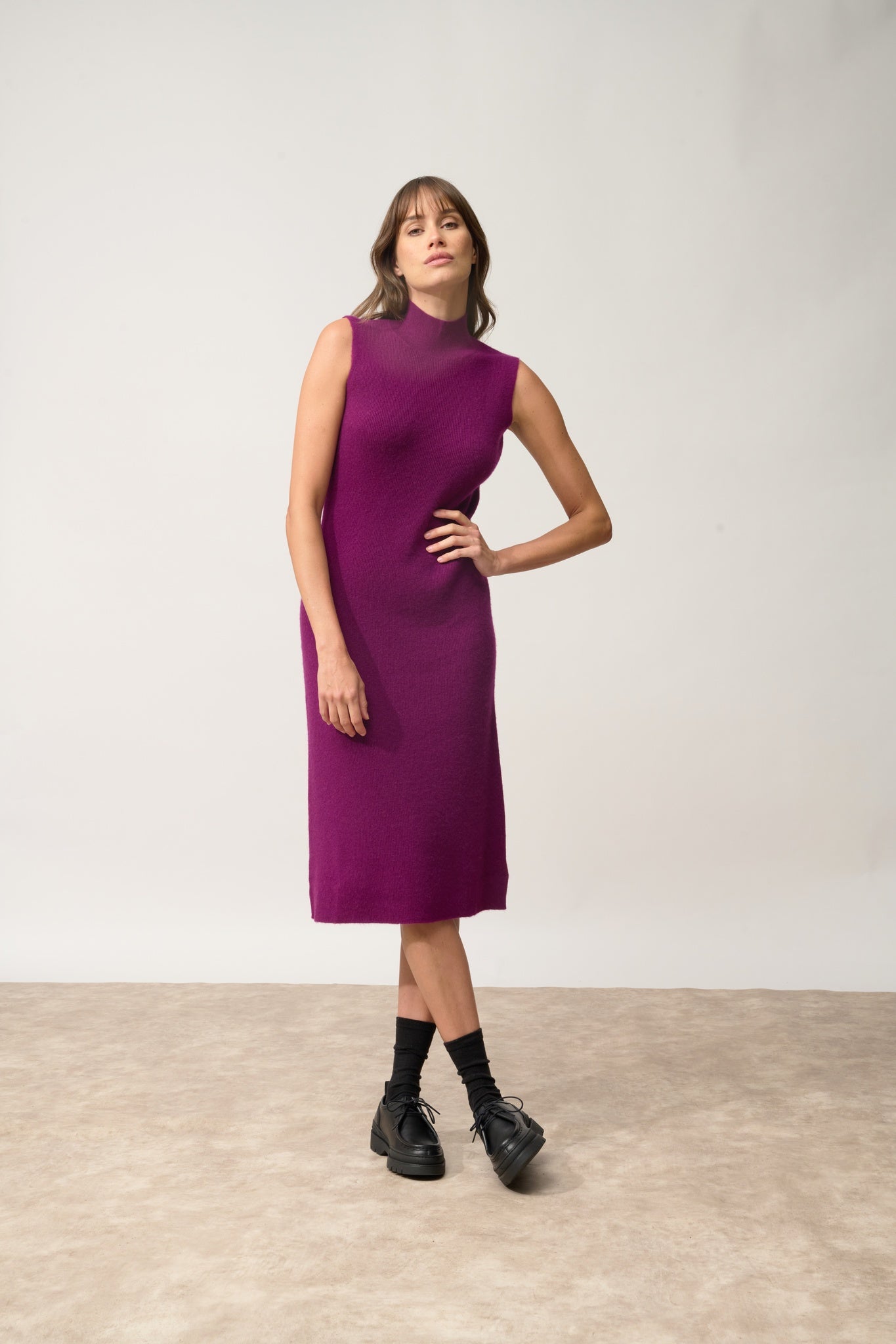 LOLA robe col montant prune