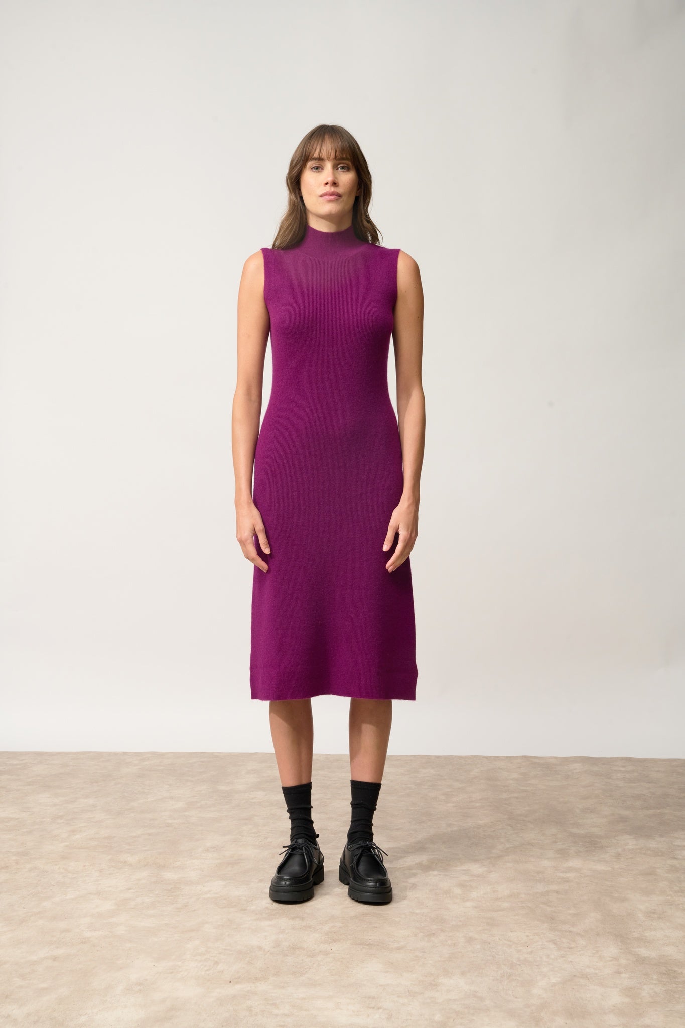 LOLA robe col montant prune