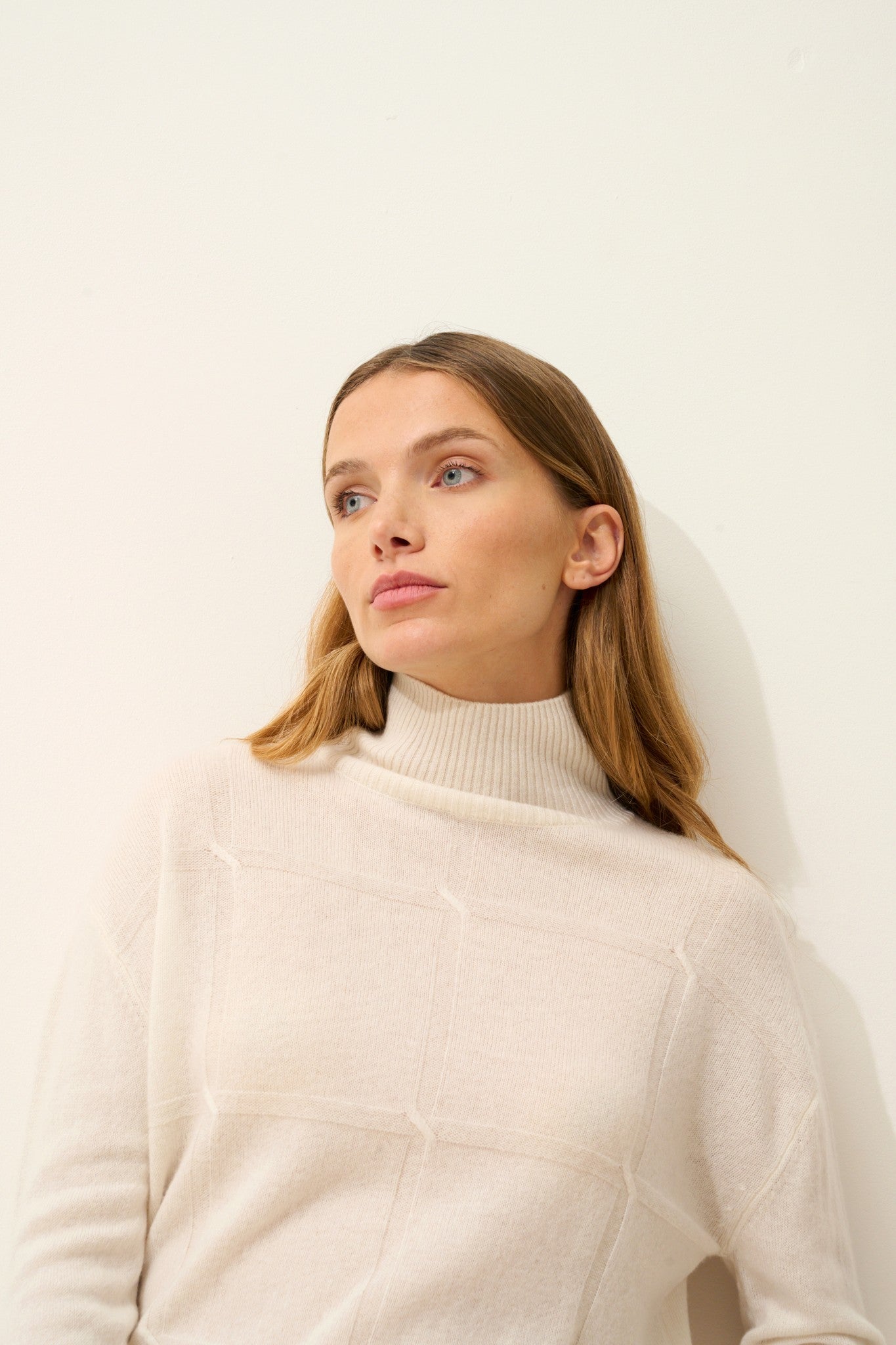 loralia pull col roulé ivoire 100% cachemire