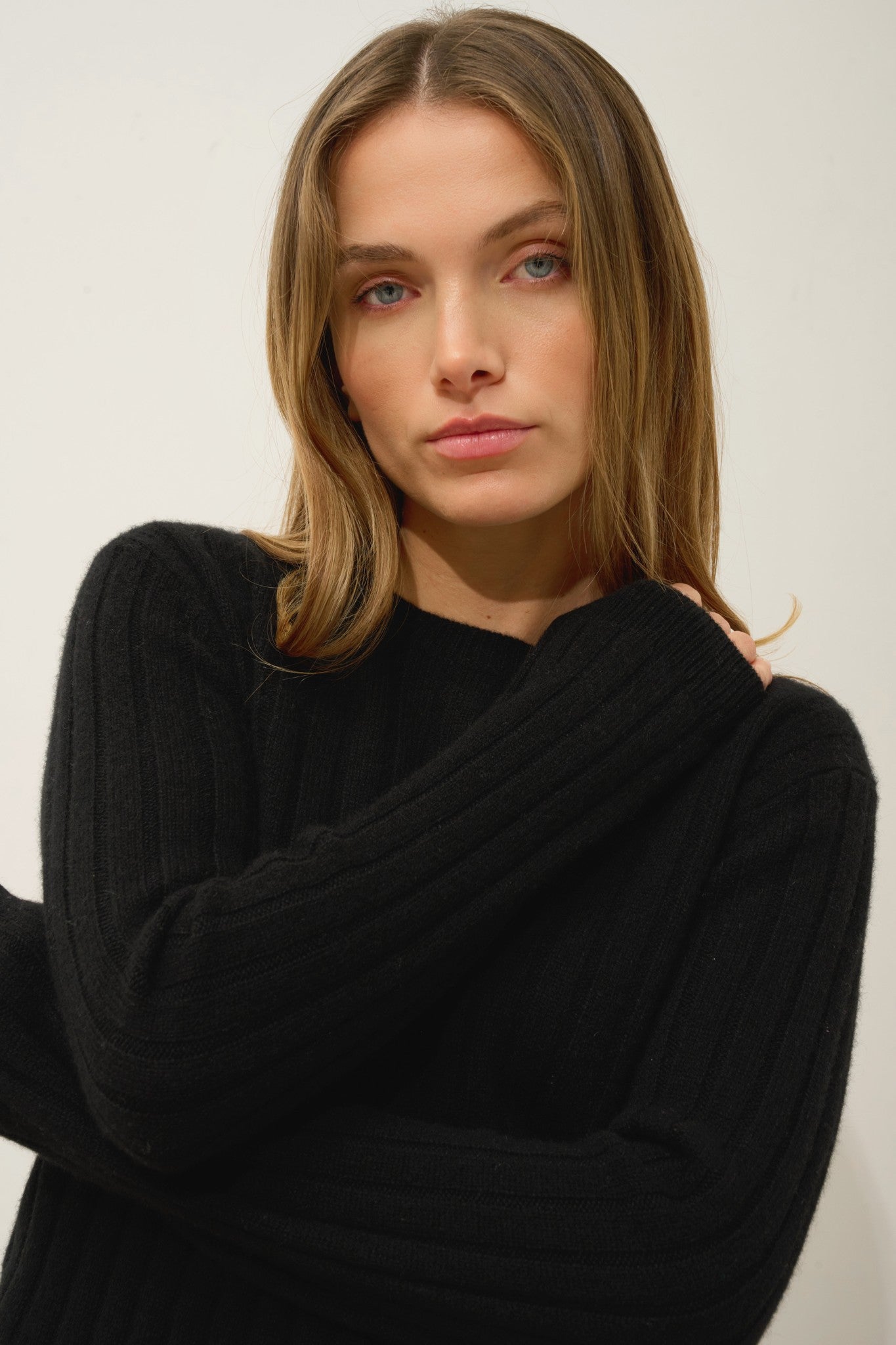 lorana pull col rond 4 fils noir 100% cachemire