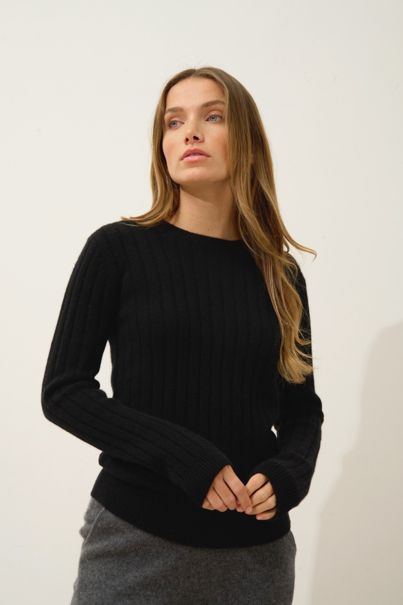 lorana pull col rond 4 fils noir 100% cachemire