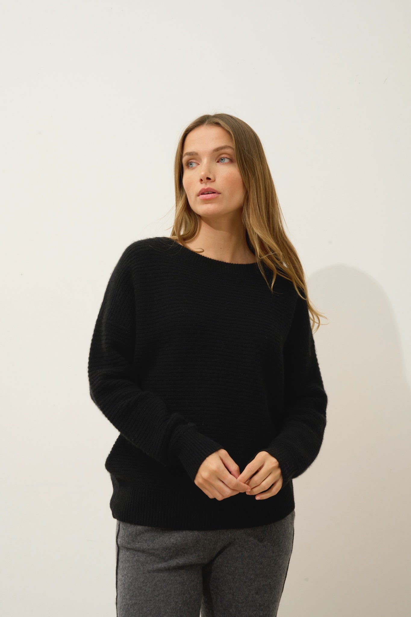 LOUNA pull col rond noir