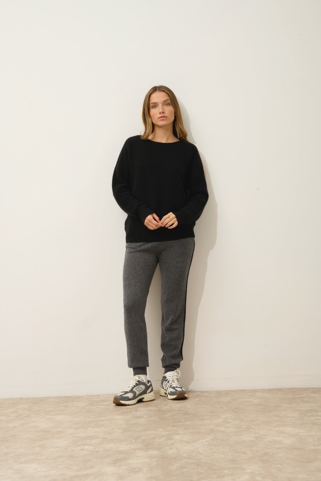 LOUNA pull col rond noir