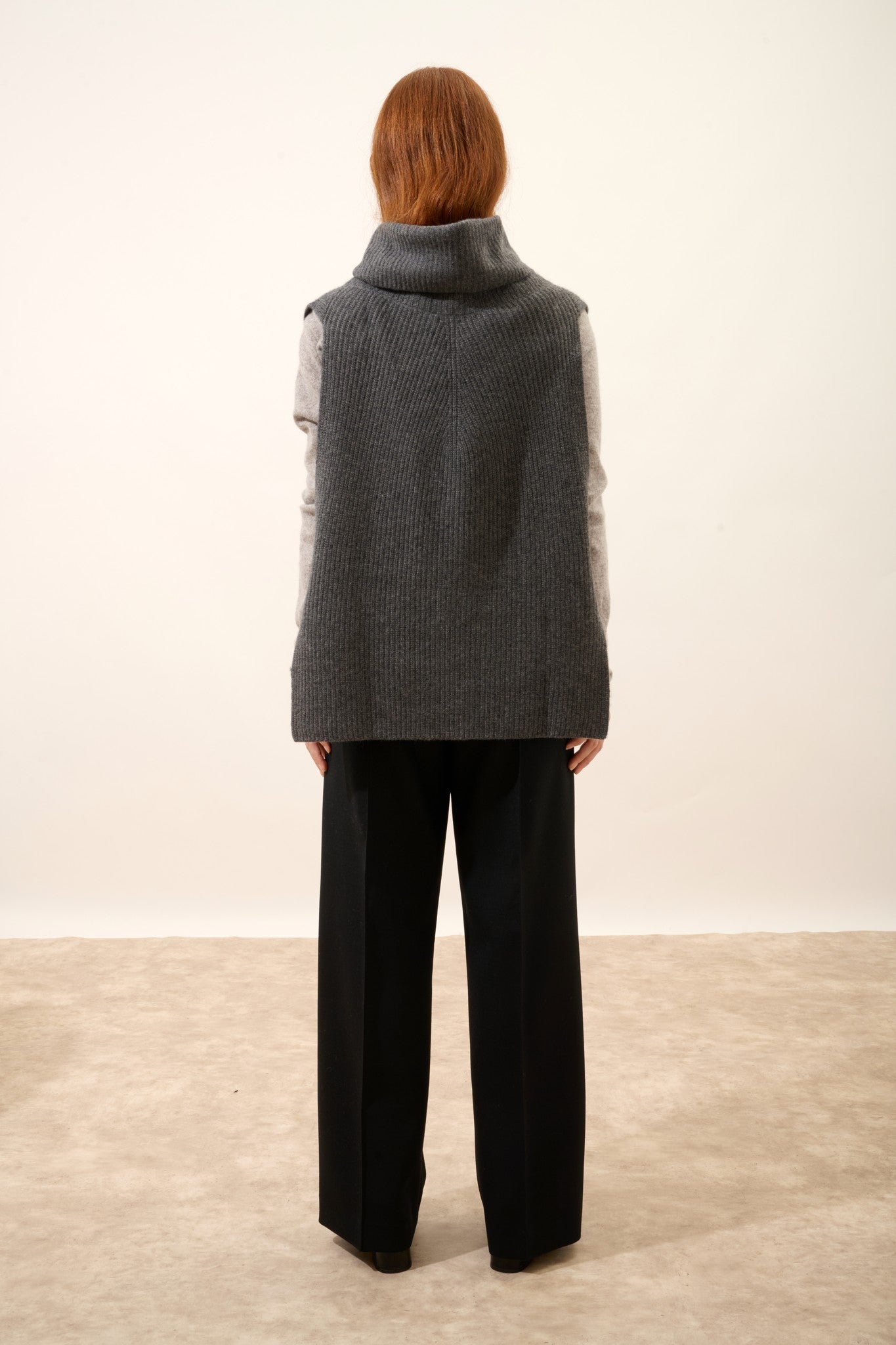 lou cape col roulé sans manches 4 fils anthracite chiné 100% cachemire