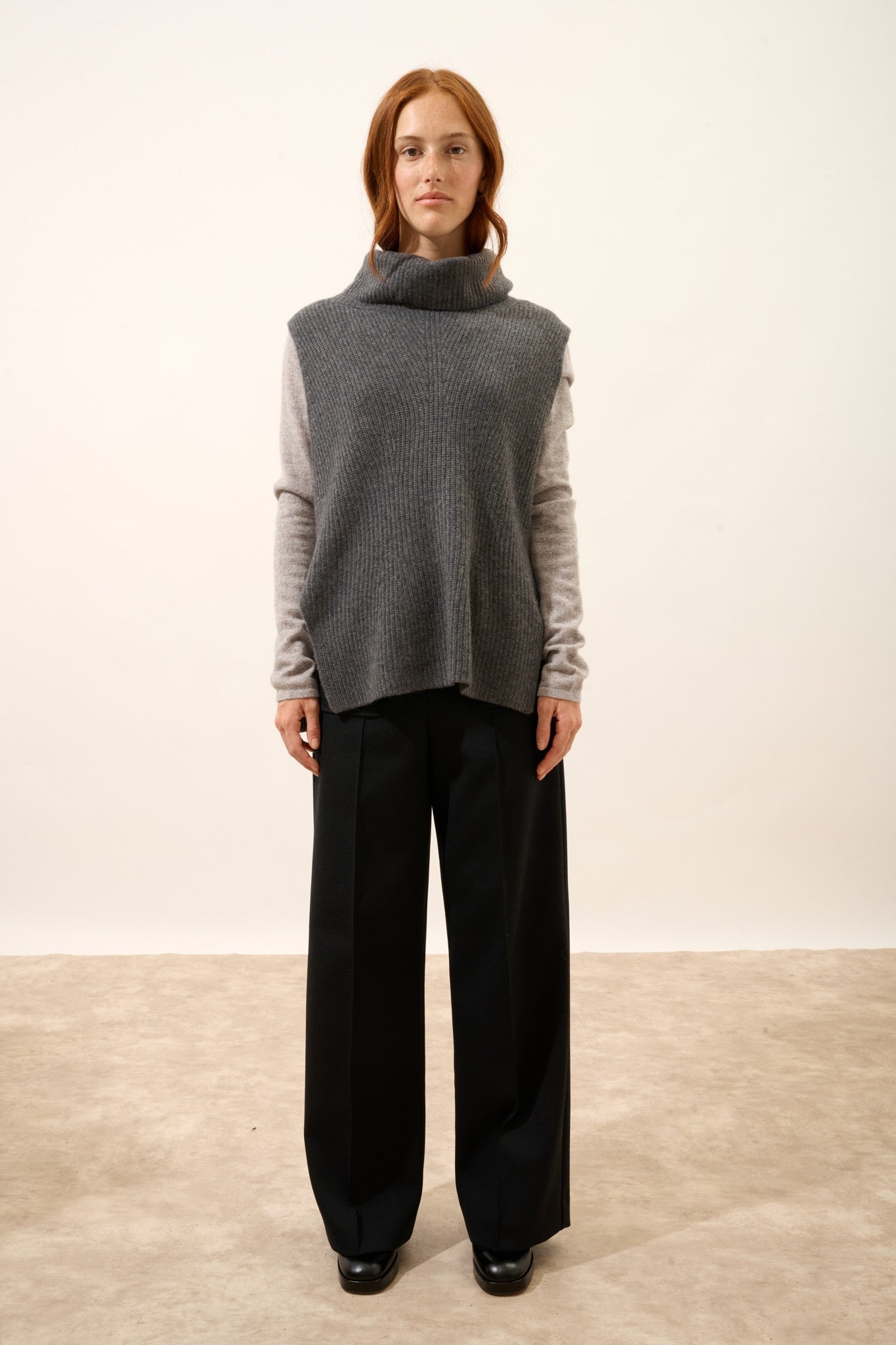 lou cape col roulé sans manches 4 fils anthracite chiné 100% cachemire