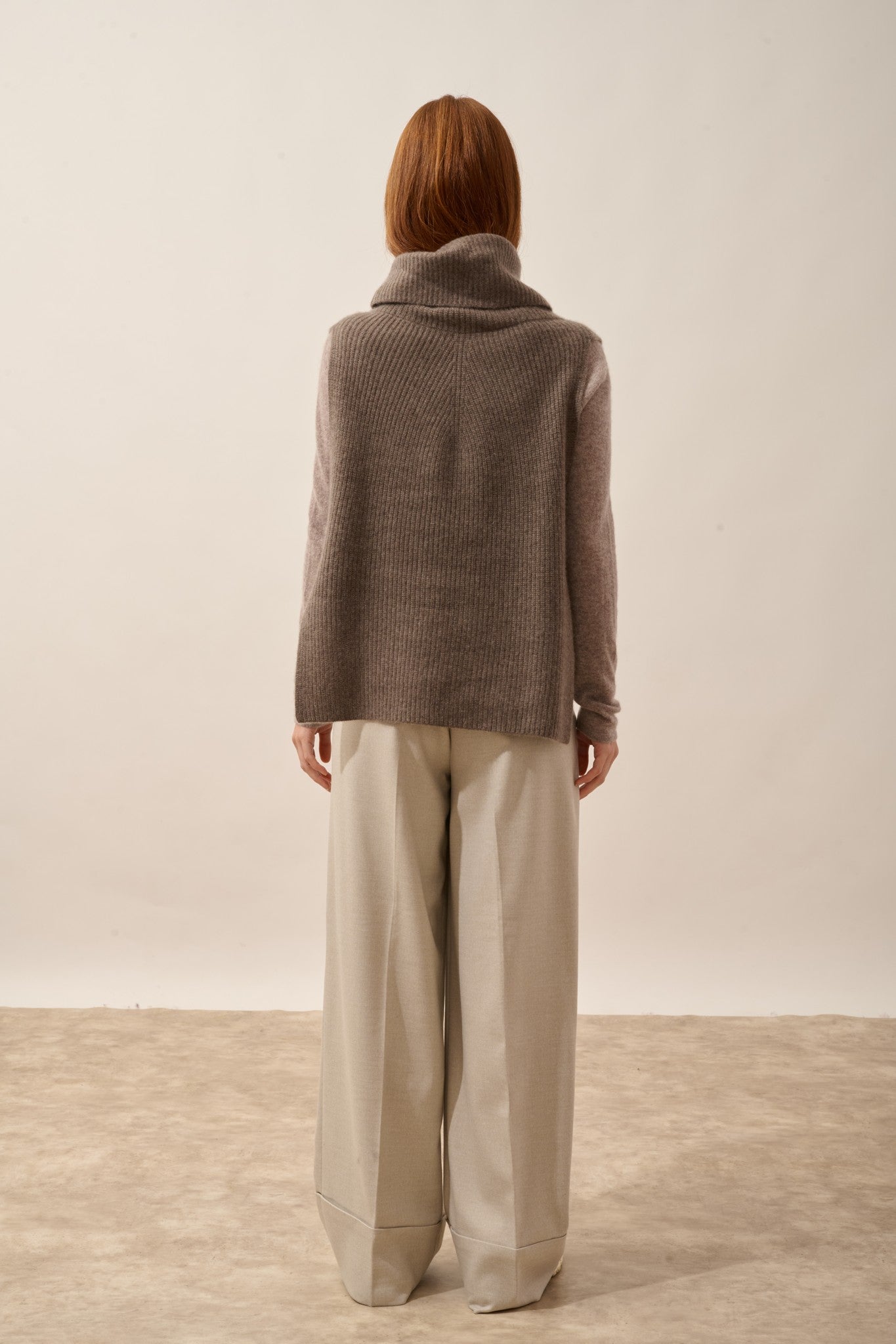 lou cape col roulé sans manches 4 fils taupe chiné