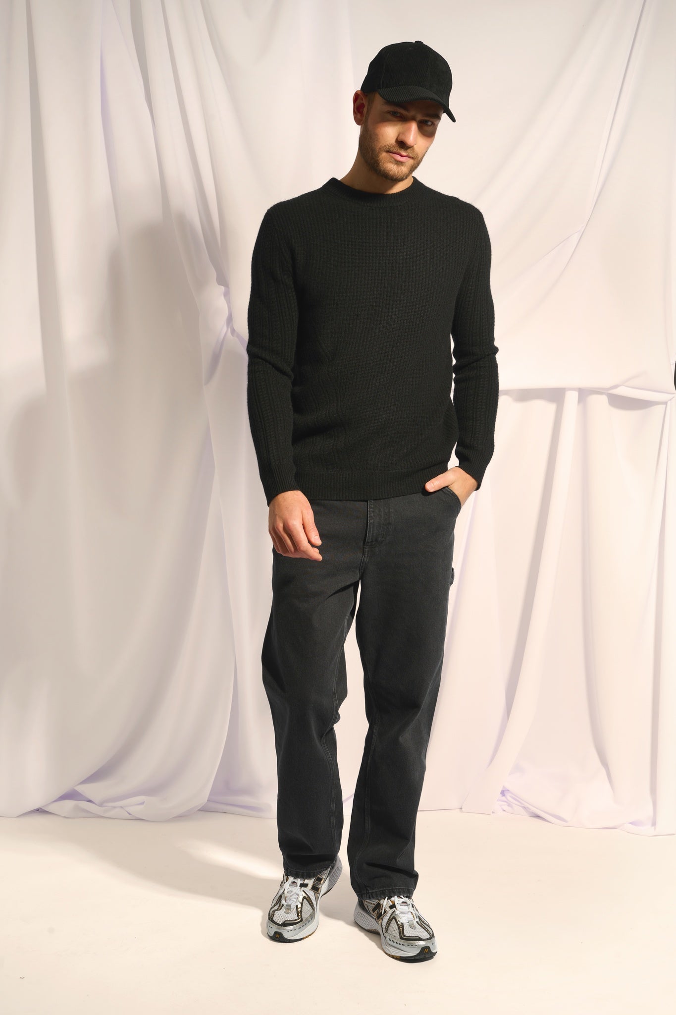 LUKKA black round-neck sweater
