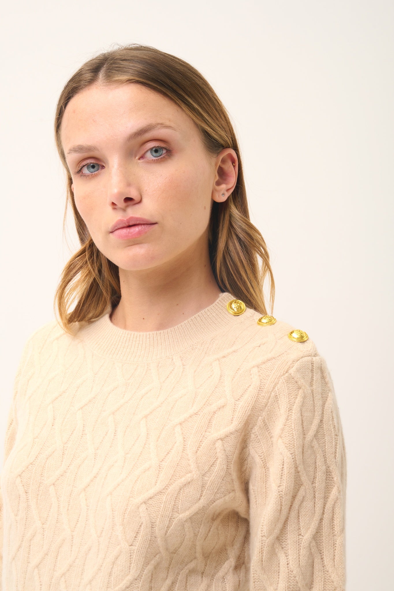 LYND round-neck sweater sand