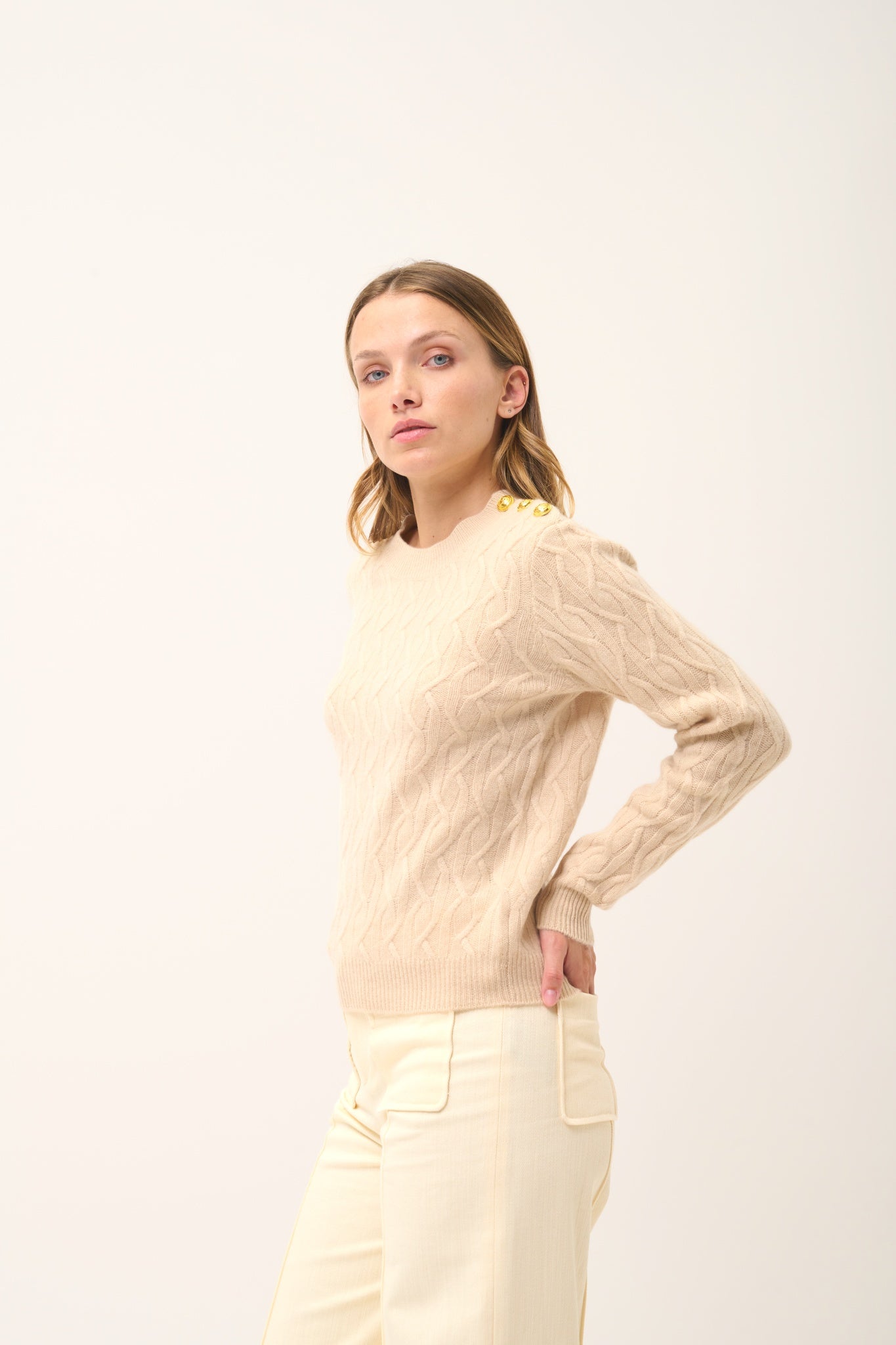 LYND round-neck sweater sand