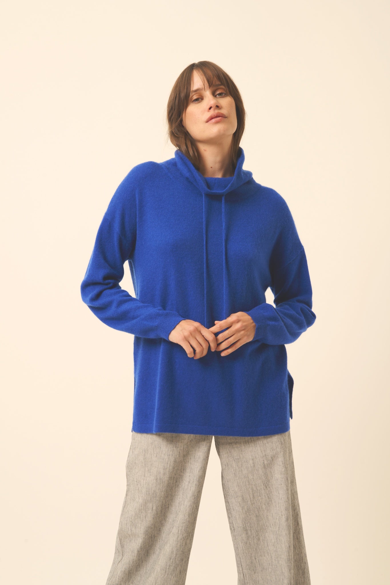 MELROSE pull col montant outremer