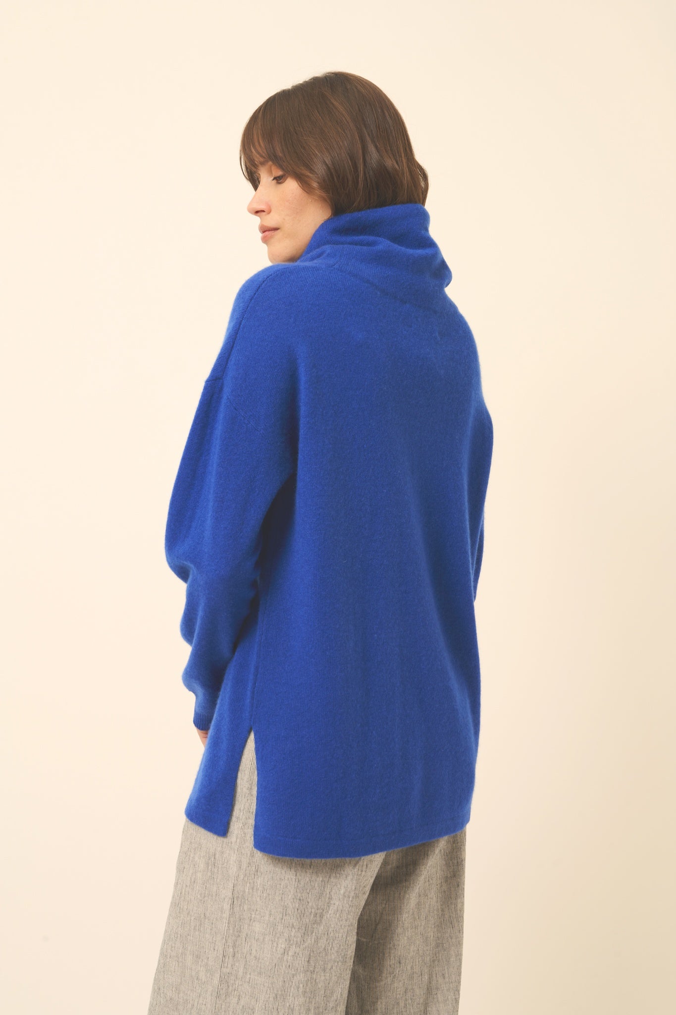 MELROSE pull col montant outremer