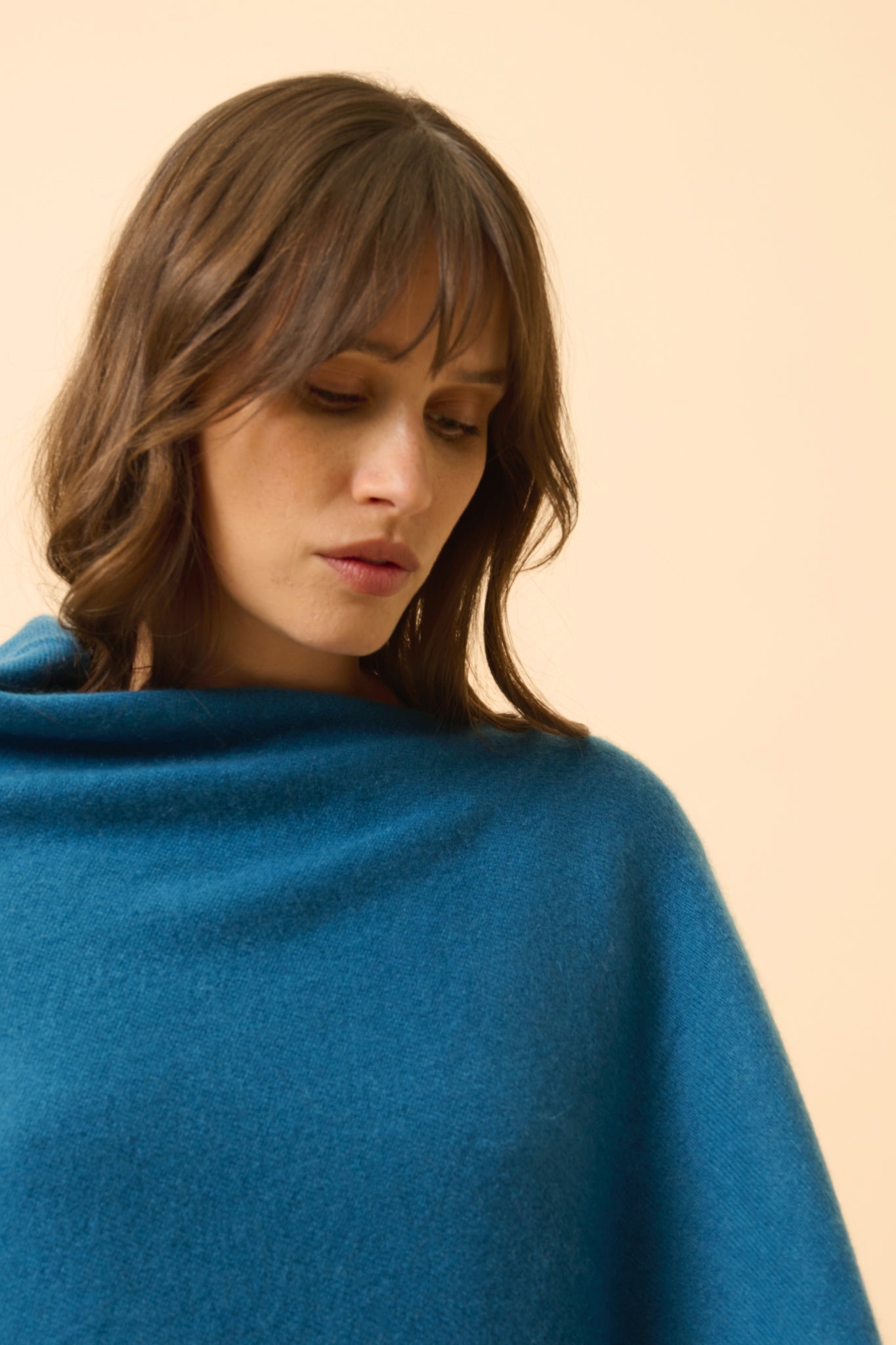 MEREDITH poncho col bateau paon