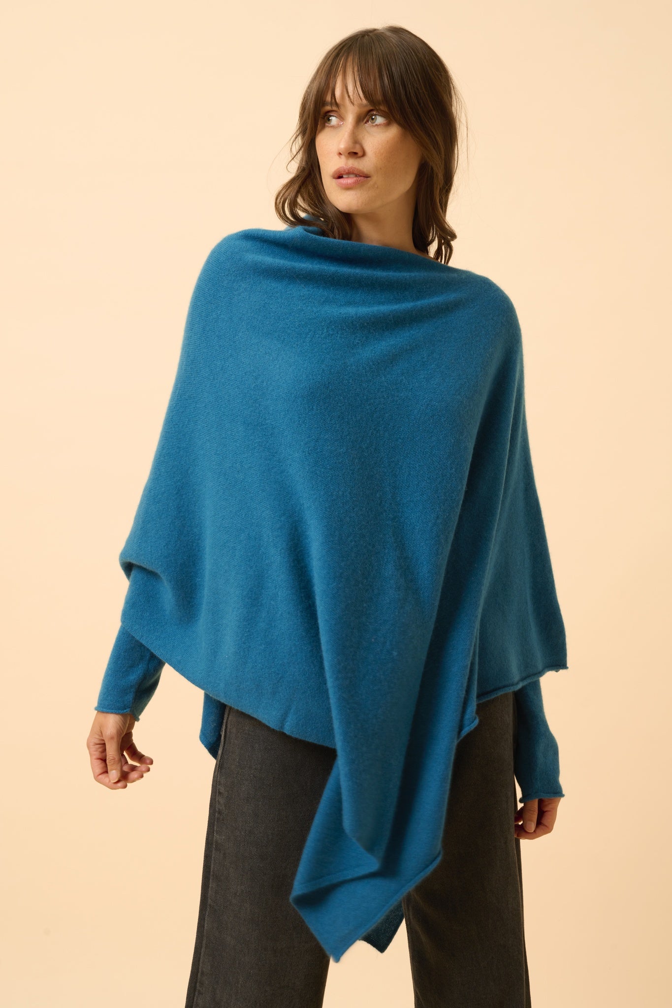 MEREDITH poncho col bateau paon