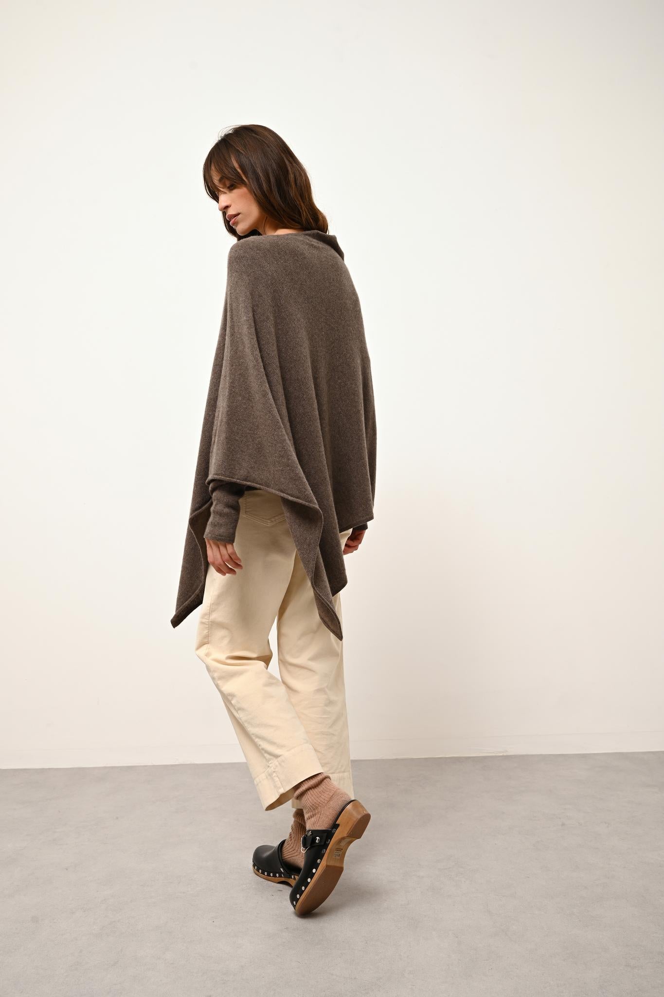 MEREDITH poncho col bateau taupe chiné
