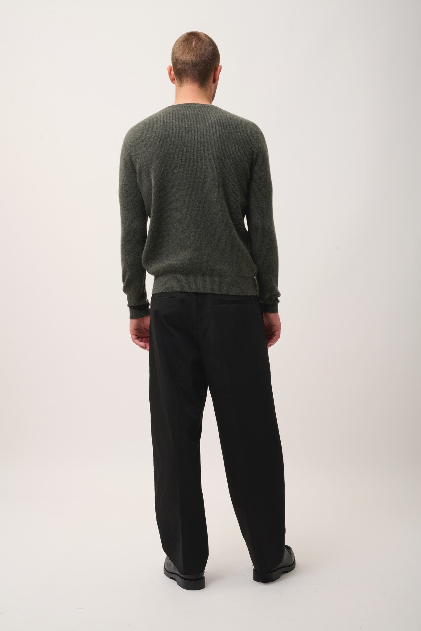 mevron pull col v kaki chiné 100% cachemire