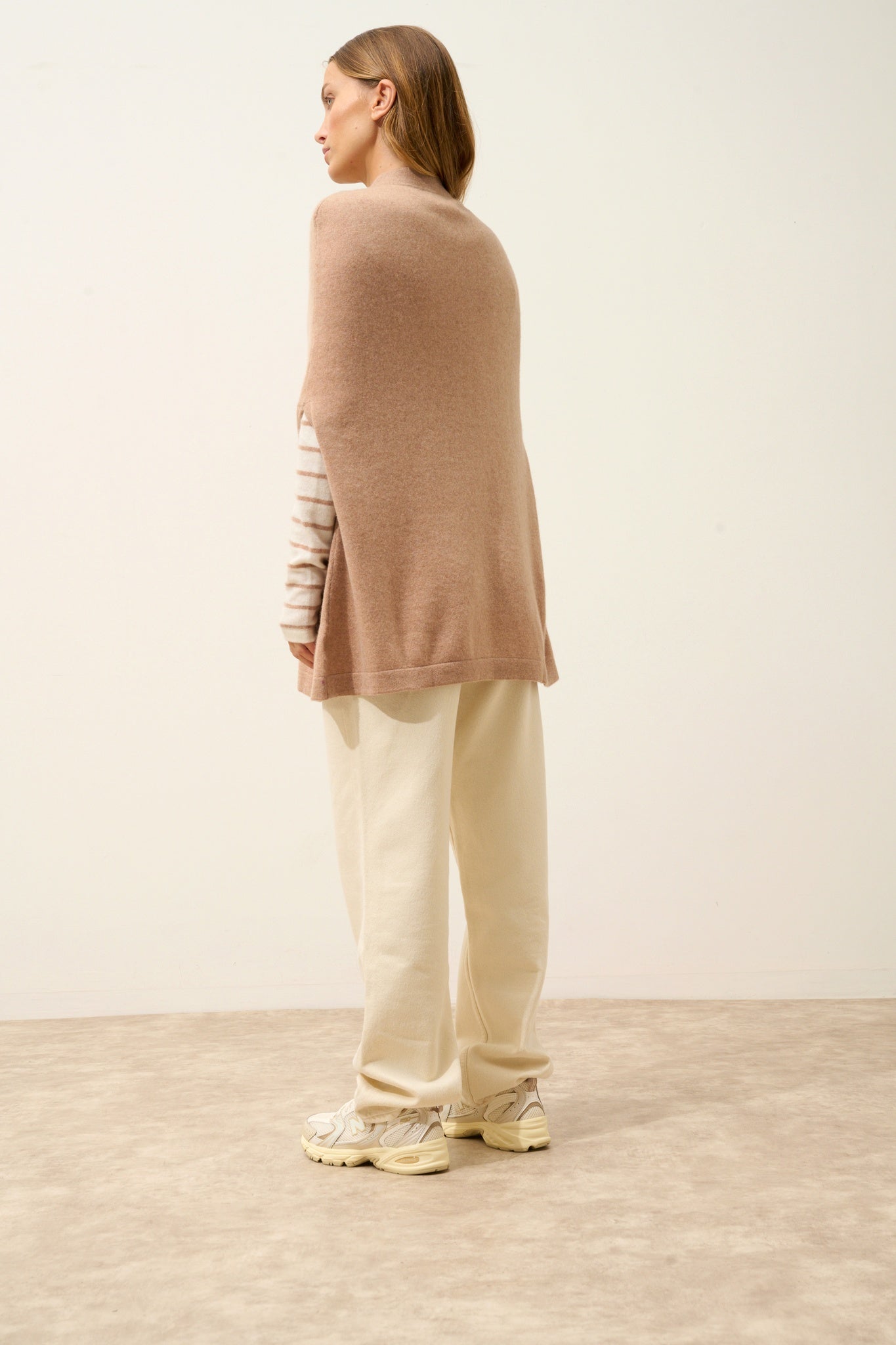 MIAMAR cape with round neck in mottled camel