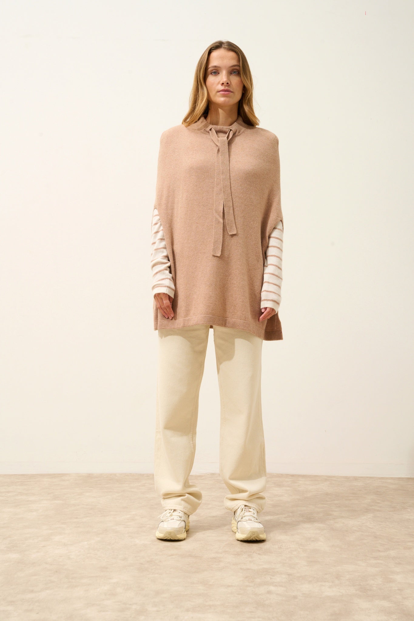 MIAMAR cape with round neck in mottled camel