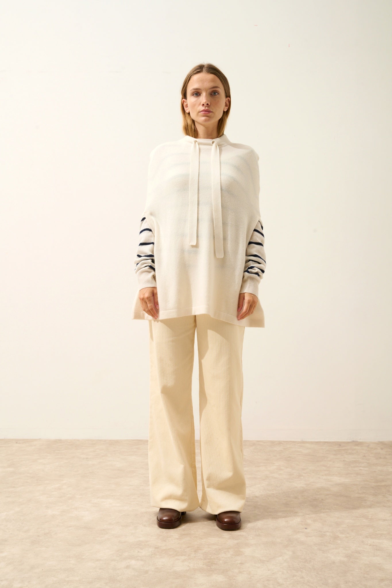 MIAMAR ivory round-neck cape