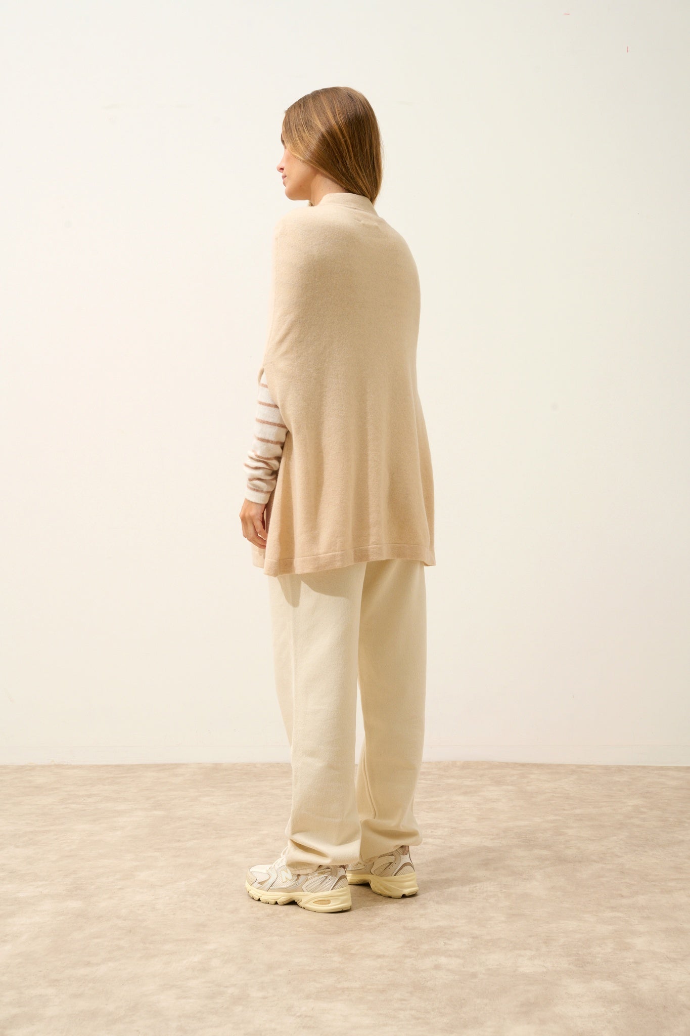 MIAMAR round-neck cape sand