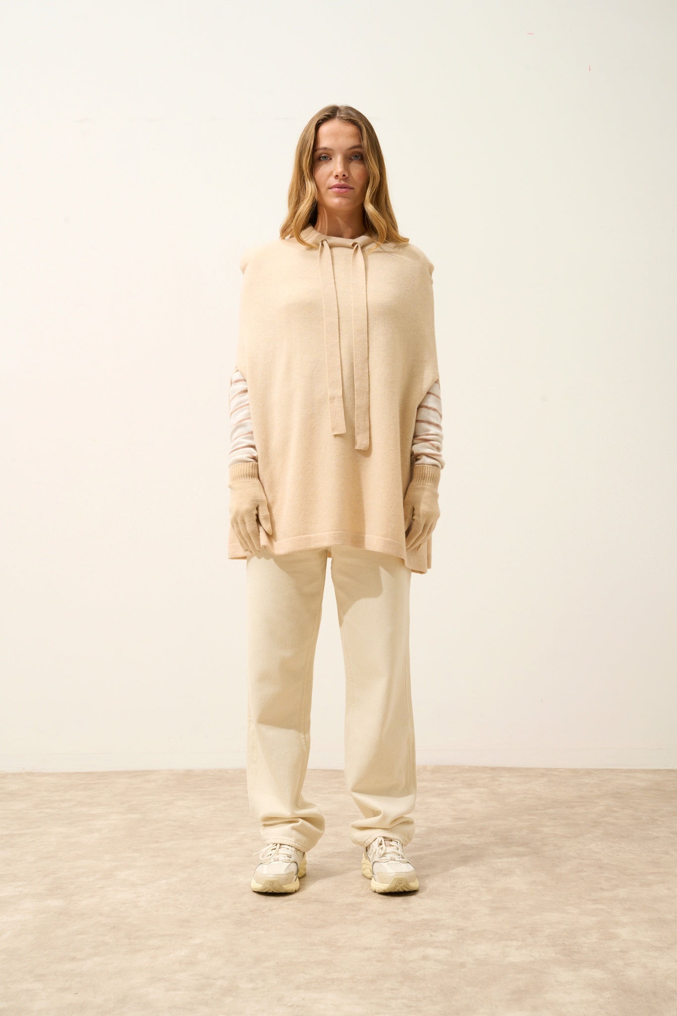 MIAMAR round-neck cape sand