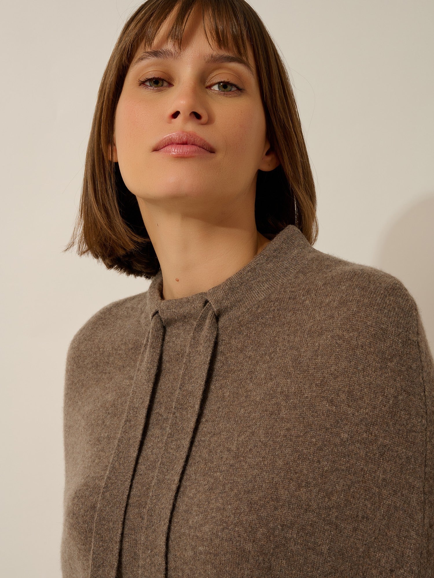 miamar cape with round neckline in taupe melange