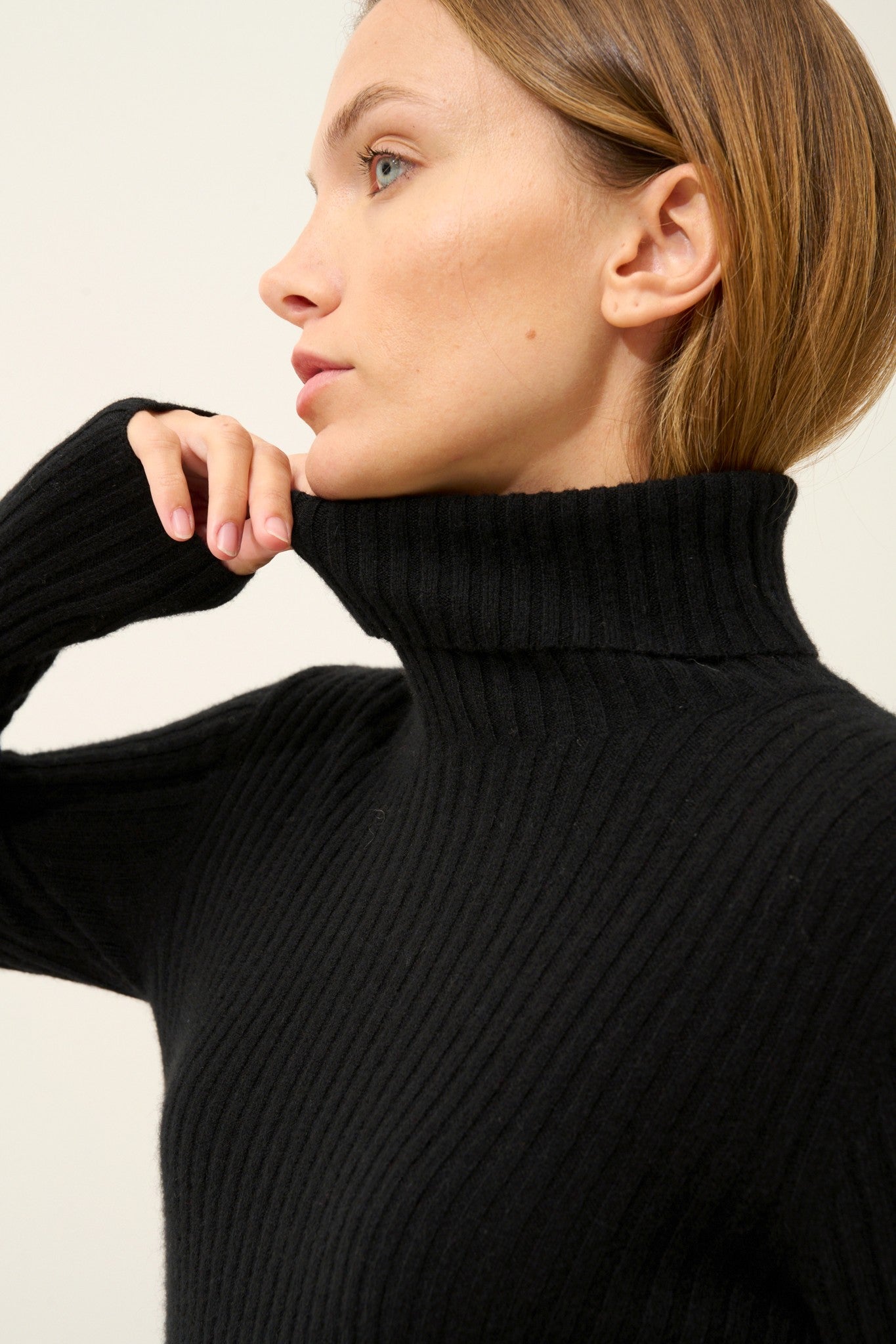 miraya pull col roulé noir 100% cachemire