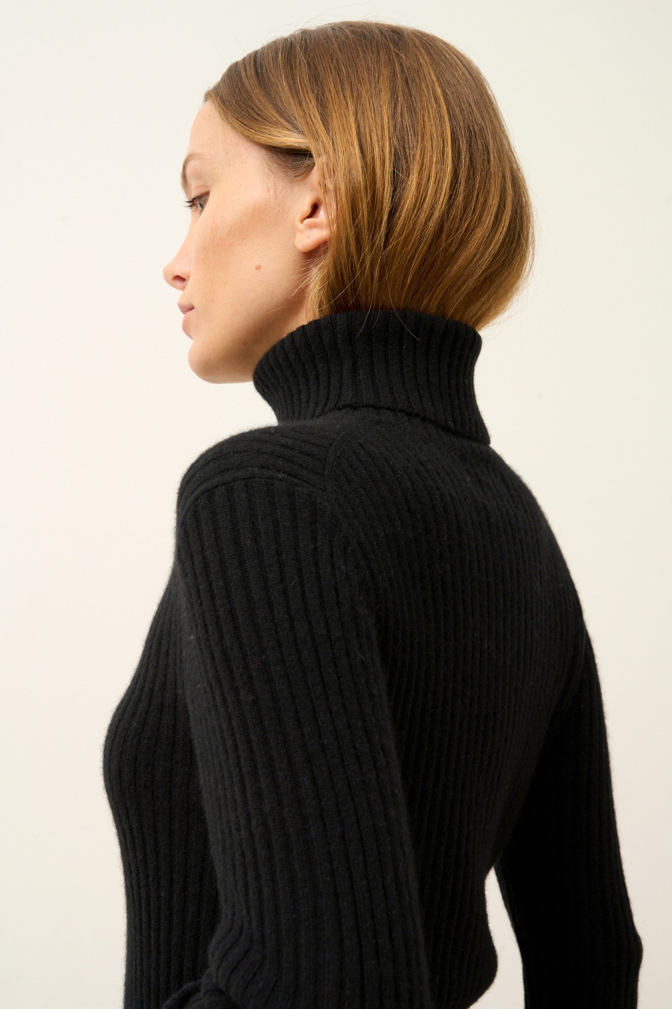 miraya pull col roulé noir 100% cachemire