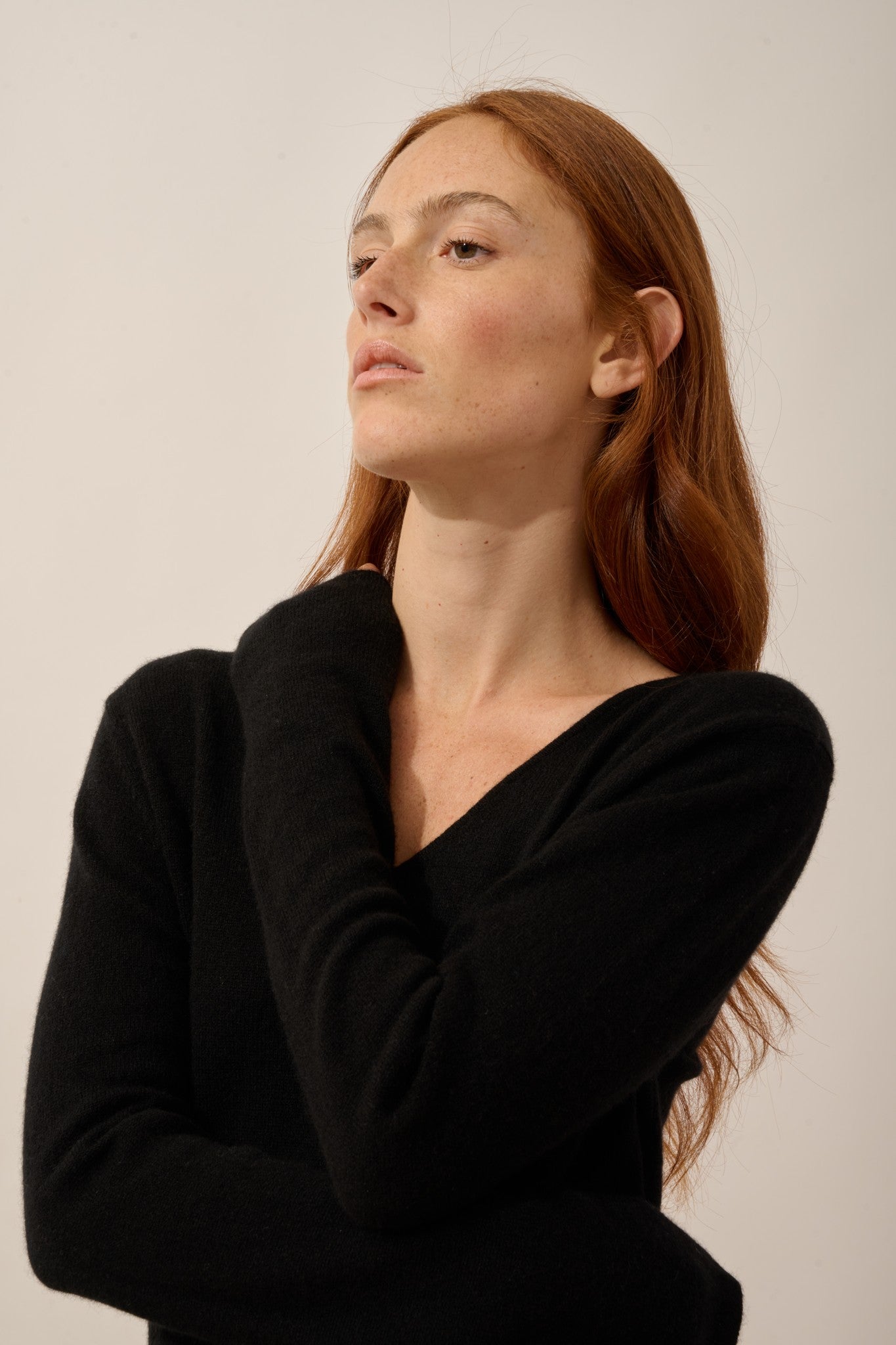 mirella pull col v devant et dos noir