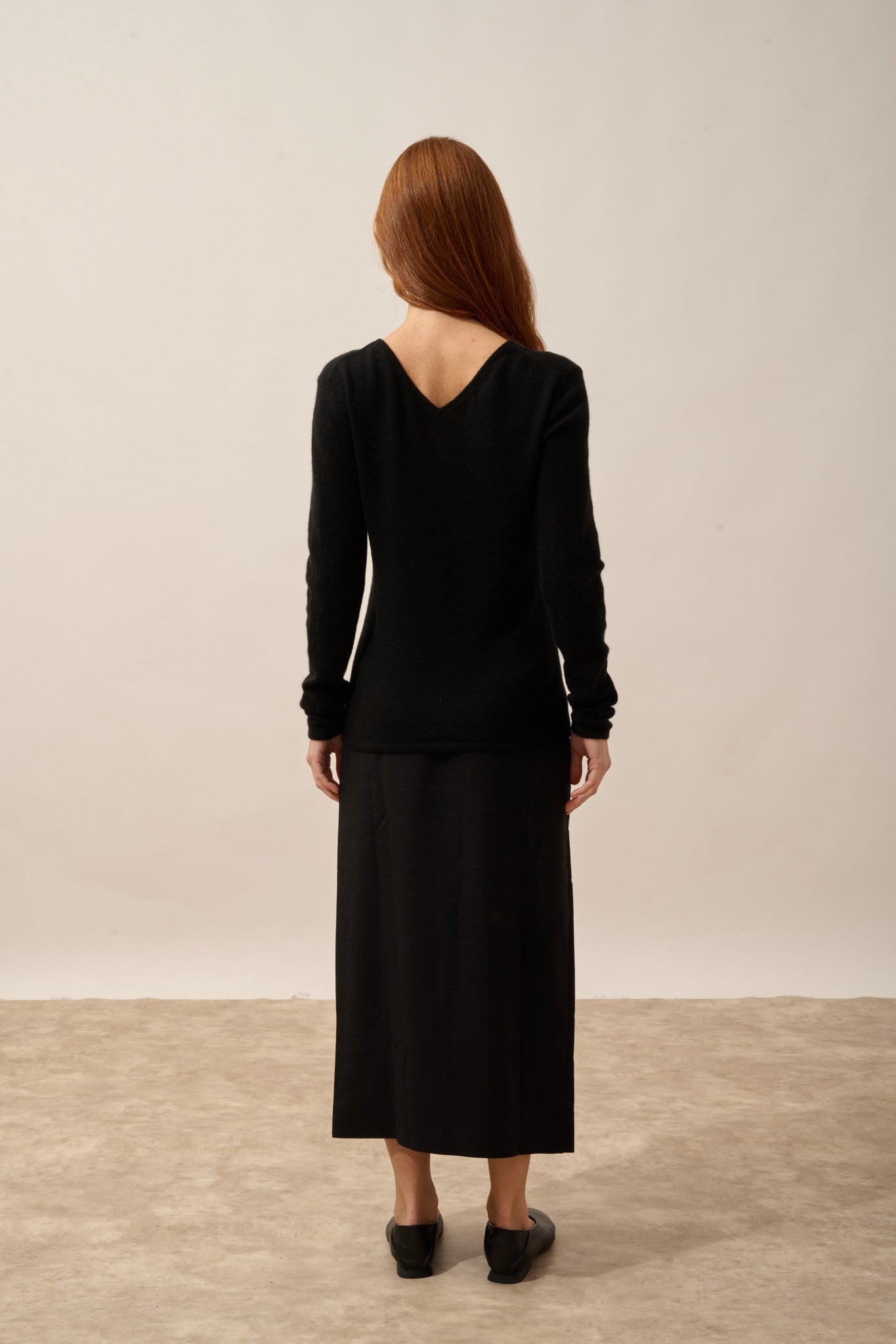 mirella pull col v devant et dos noir