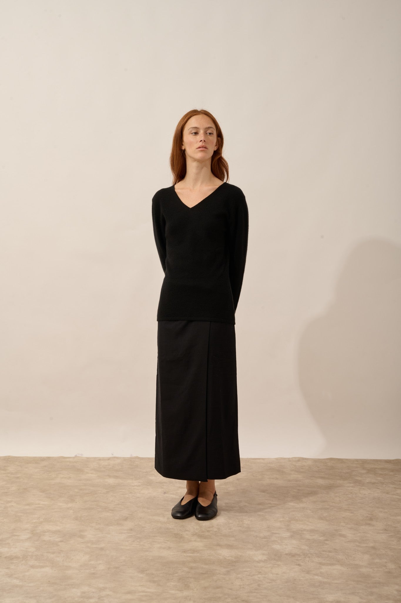 mirella pull col v devant et dos noir