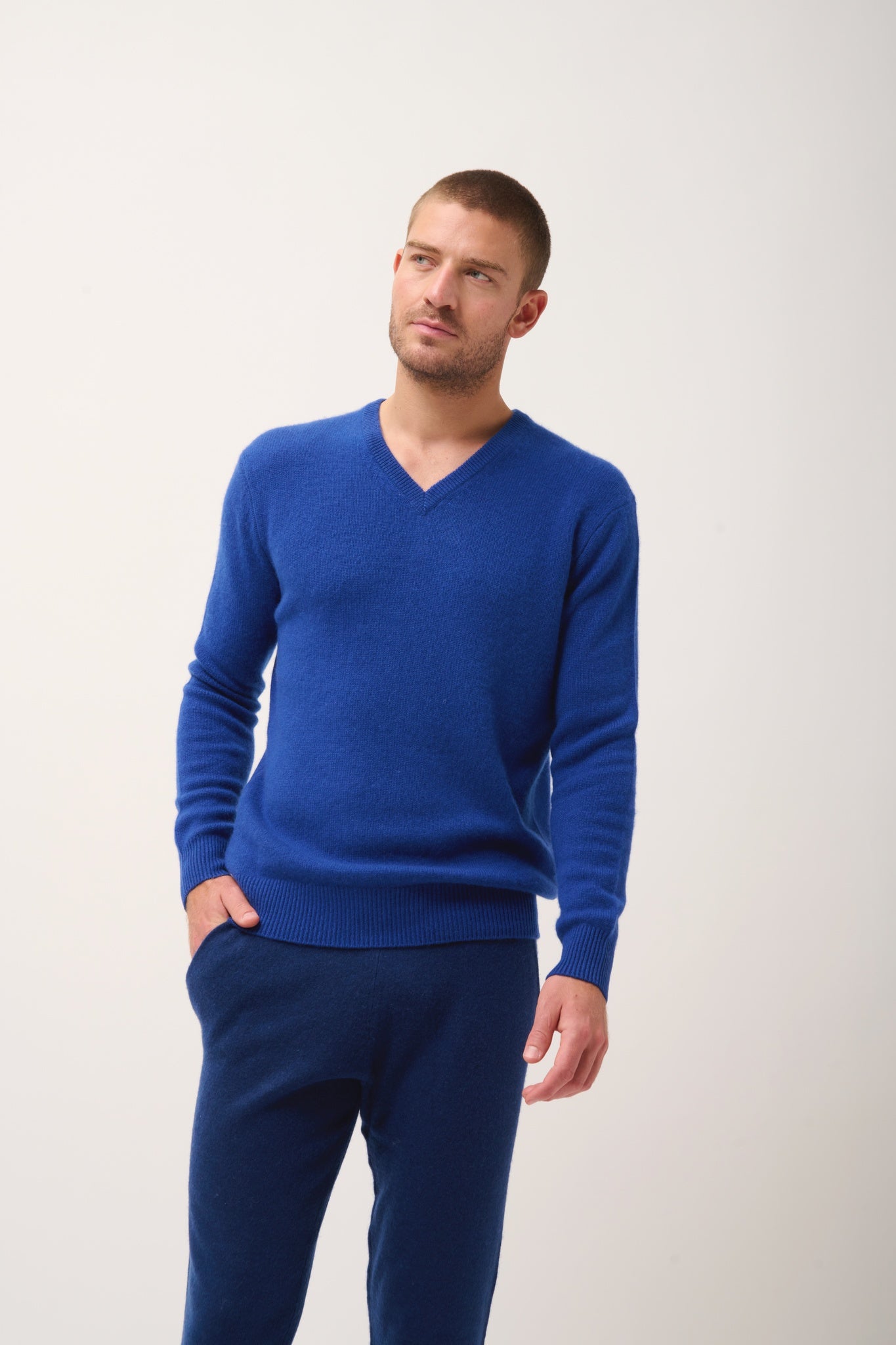 NATHAN v-neck sweater ultramarine