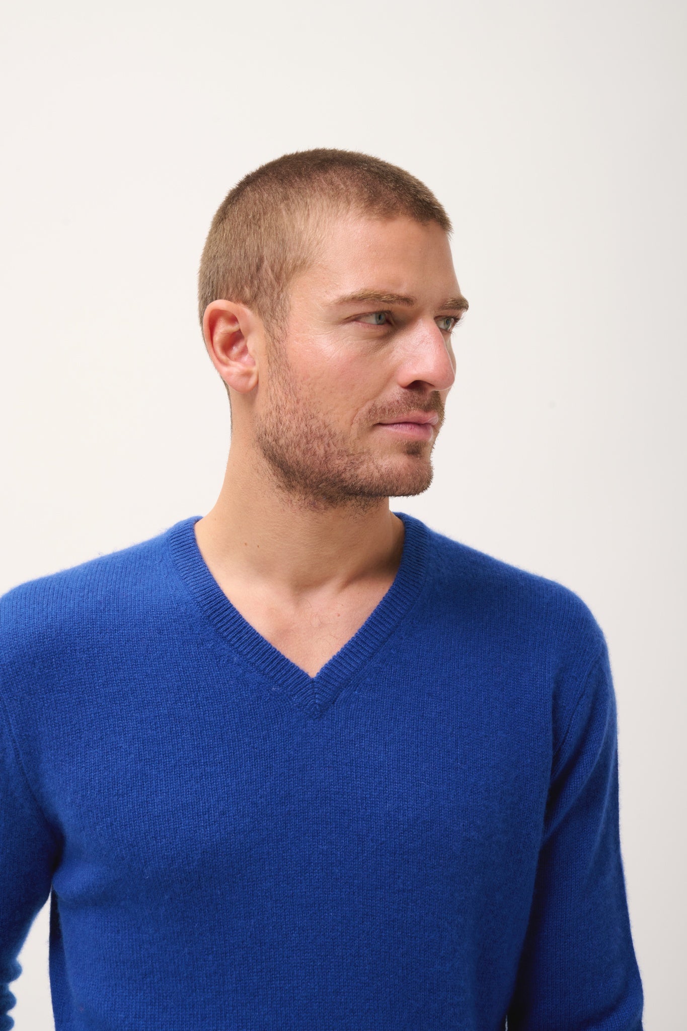 NATHAN v-neck sweater ultramarine