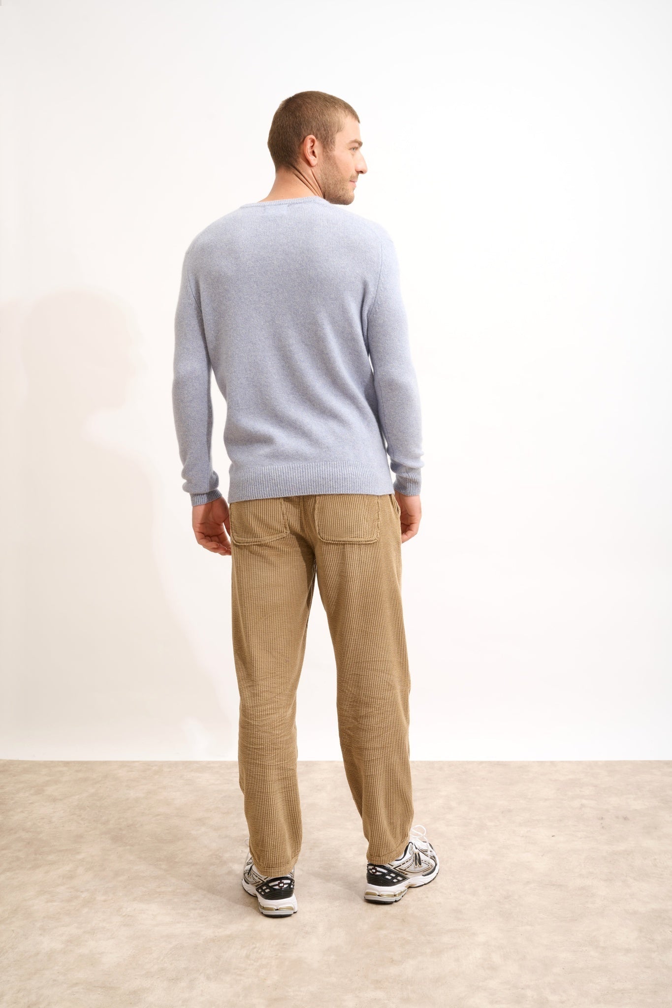 NATHAN 4-ply V-neck sweater in ivory blue